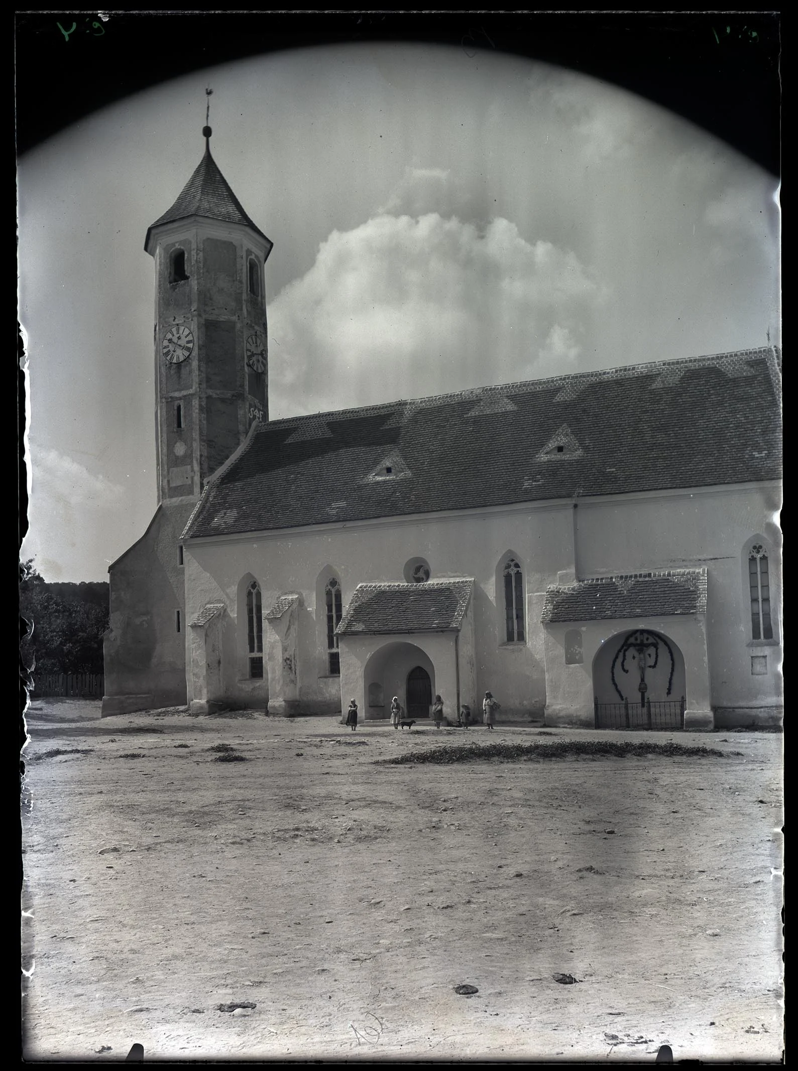 Obrázek Kostel sv. Emericha v Častej, pozdněgotický, přestavba 1774 - 5, 1936 - 37 dvě boční lodě.