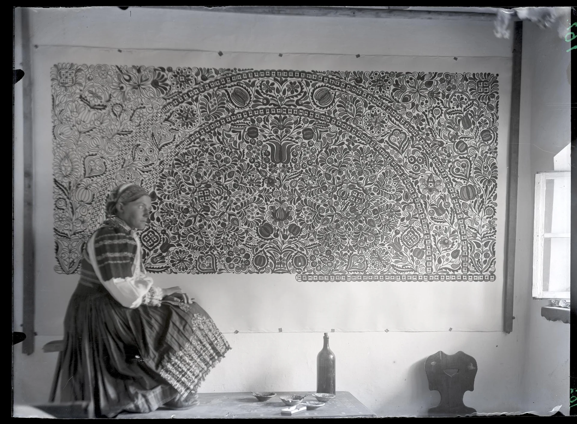 Obrázek Z Čataje - Brynzová maluje výplň pro Jurkoviče.