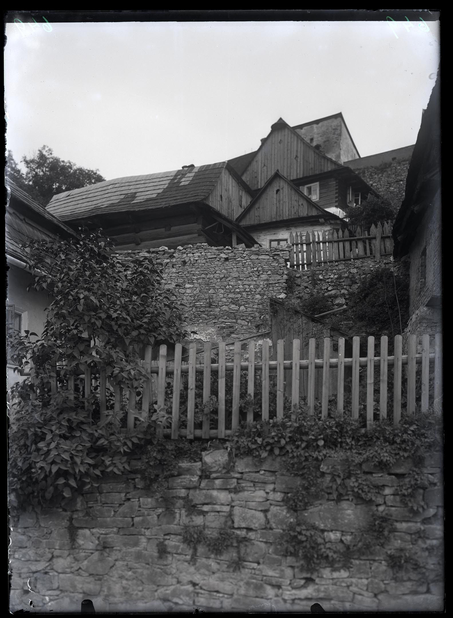 Náhledový obrázek Chalupy, srubové, ve svahu, štítově orientované - 1