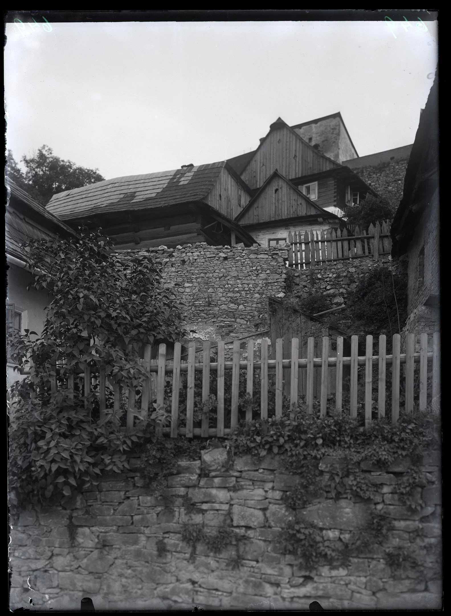 Obrázek Chalupy, srubové, ve svahu, štítově orientované