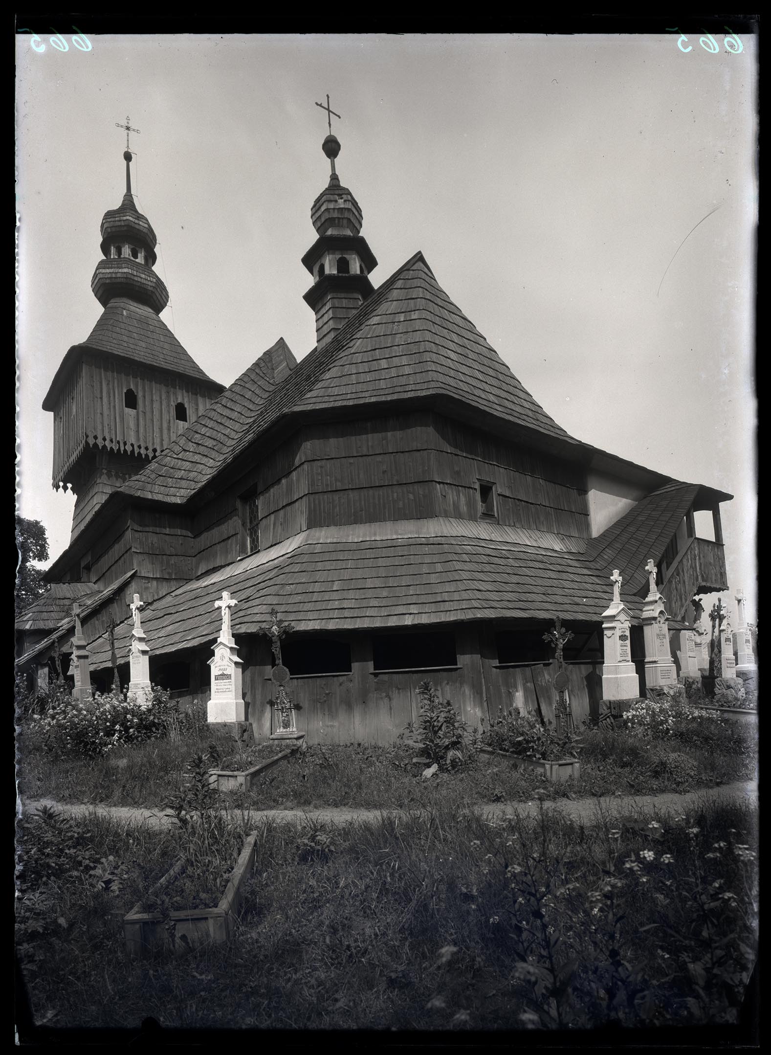 Náhledový obrázek Kostel, dřevěný, středověké založení, šindel, dřevěná zvonice - 1