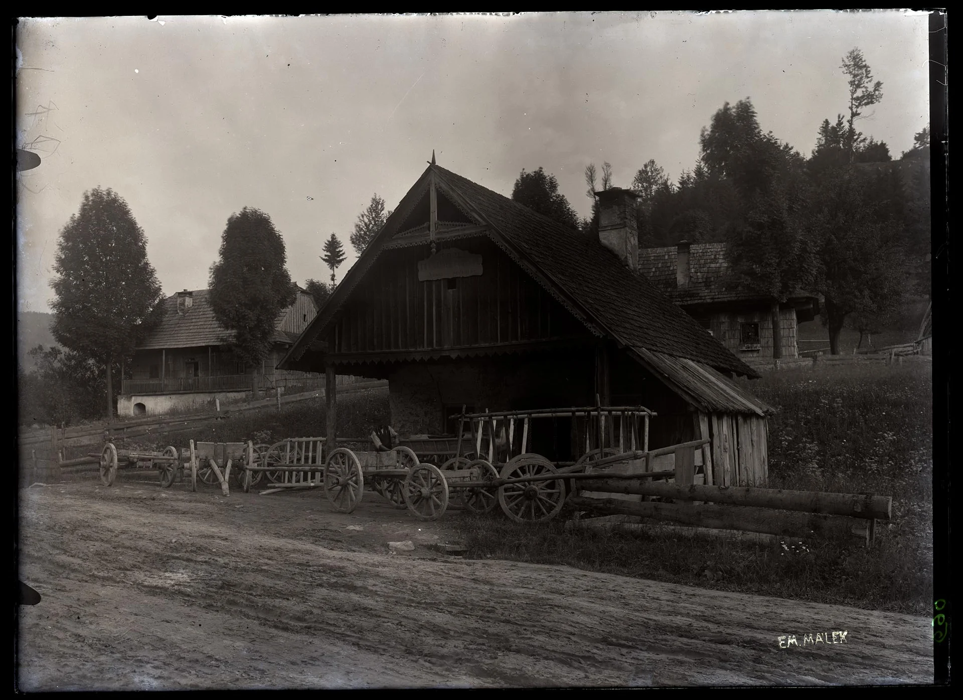 Obrázek Kovárna v Leskové, roubená, šindel, štítově orientovaná, podlomenice