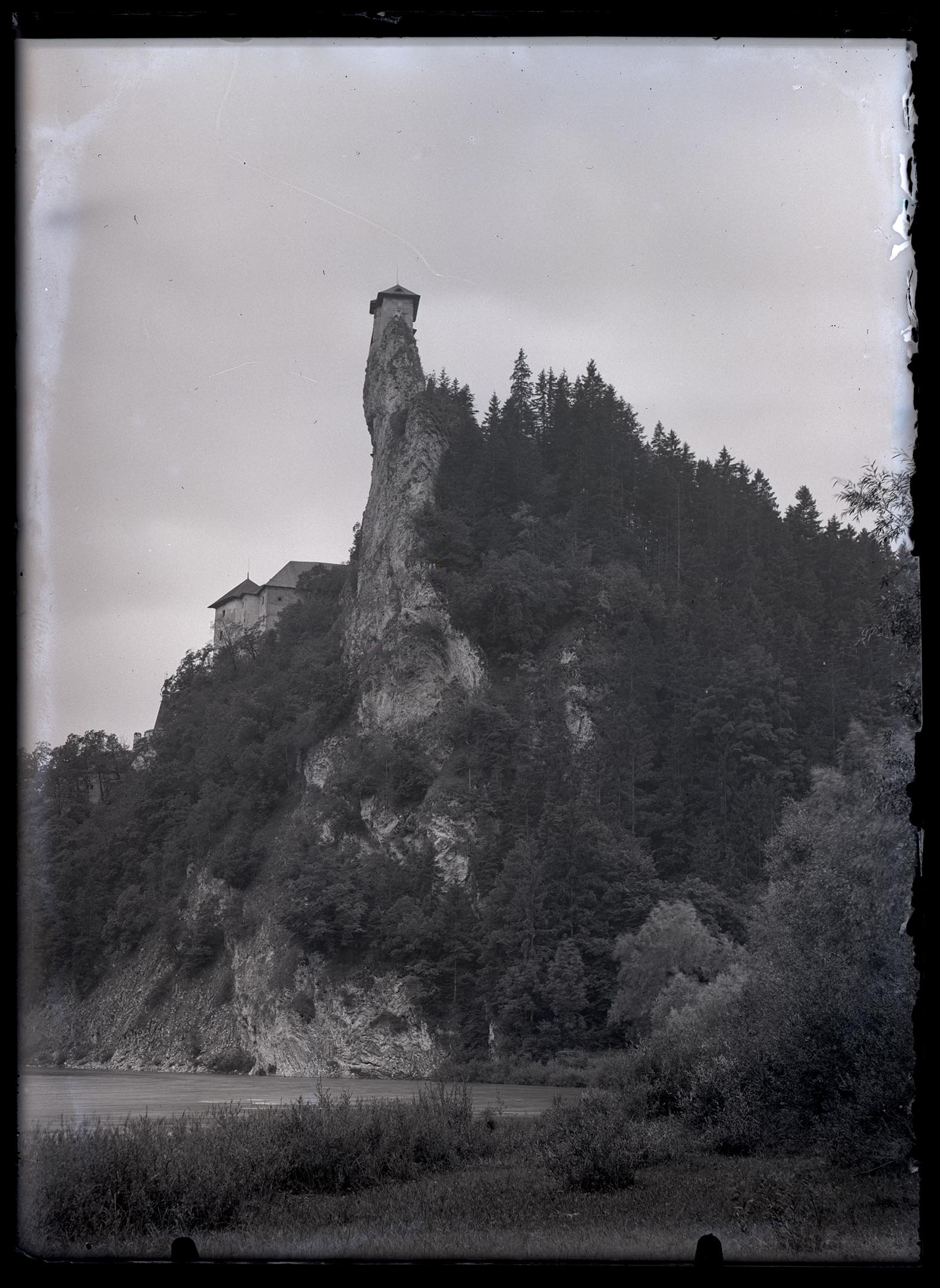 Náhledový obrázek Oravský zámek, pol. 13. stol. úprava 15. a 16. stol. 17. stol. stavba paláce, 1800 požár, rekonstrukce 19: a 20. stol. - 1