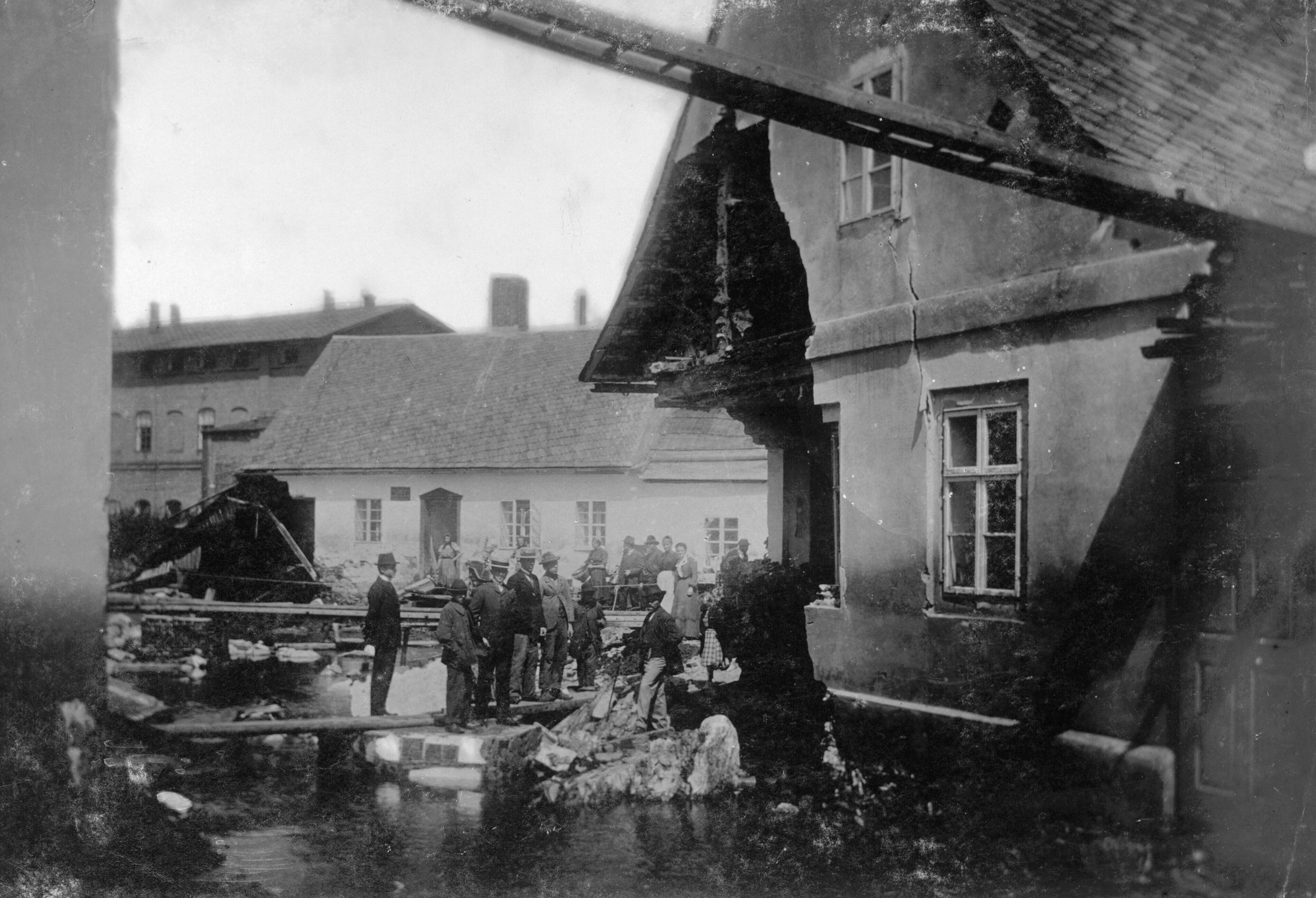 Náhledový obrázek Povodeň r. 1903: Vodní ulice v Jeseníku (čb. fotografie) - 2