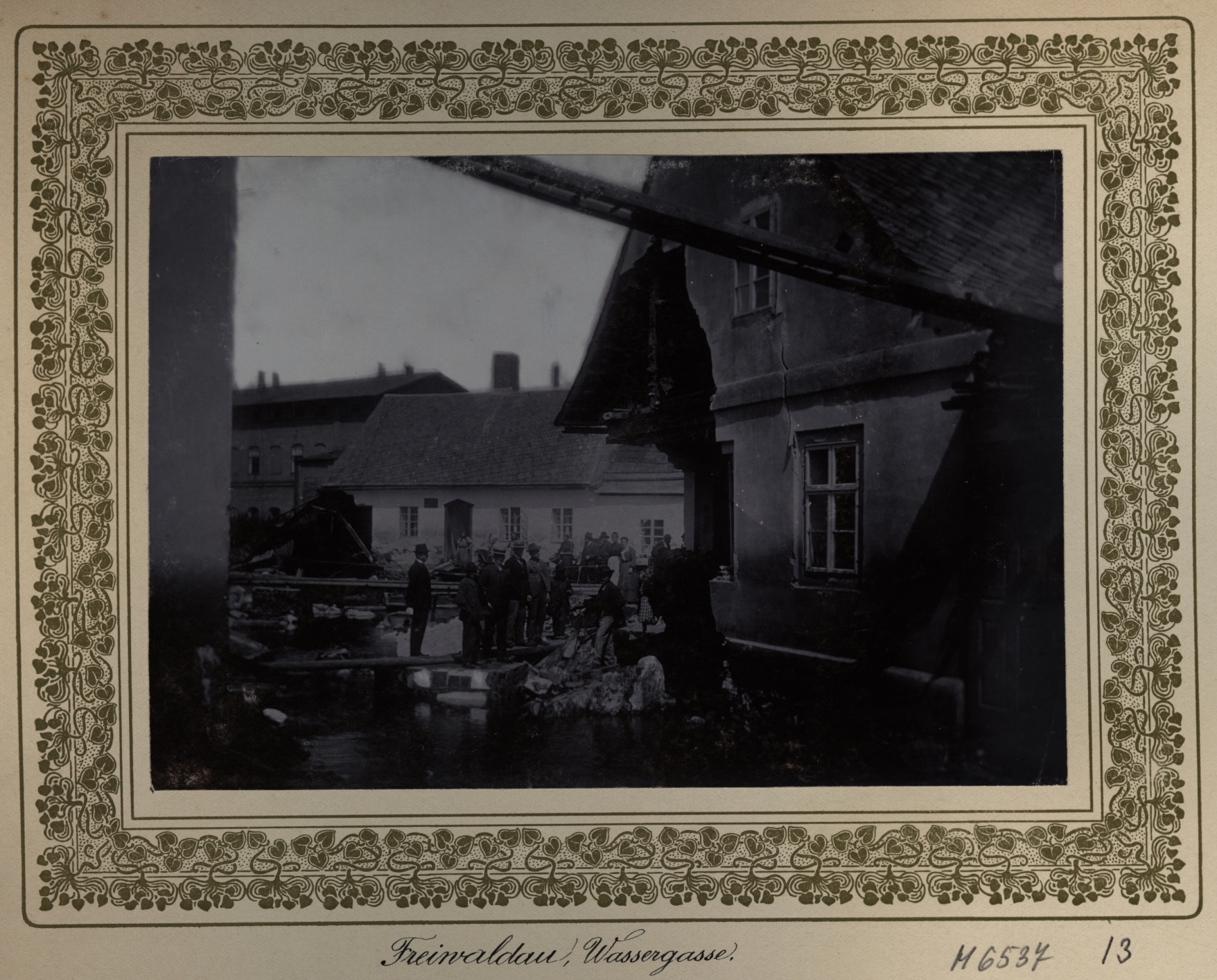 Náhledový obrázek Povodeň r. 1903: Vodní ulice v Jeseníku (čb. fotografie) - 1