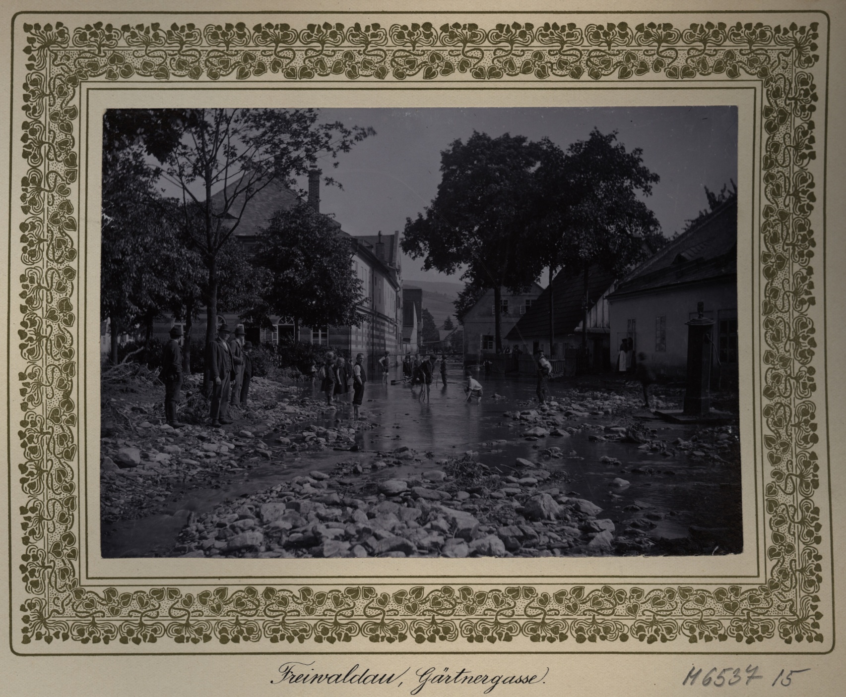 Náhledový obrázek Povodeň r. 1903: Žižkova ulice v Jeseníku (čb. fotografie) - 1