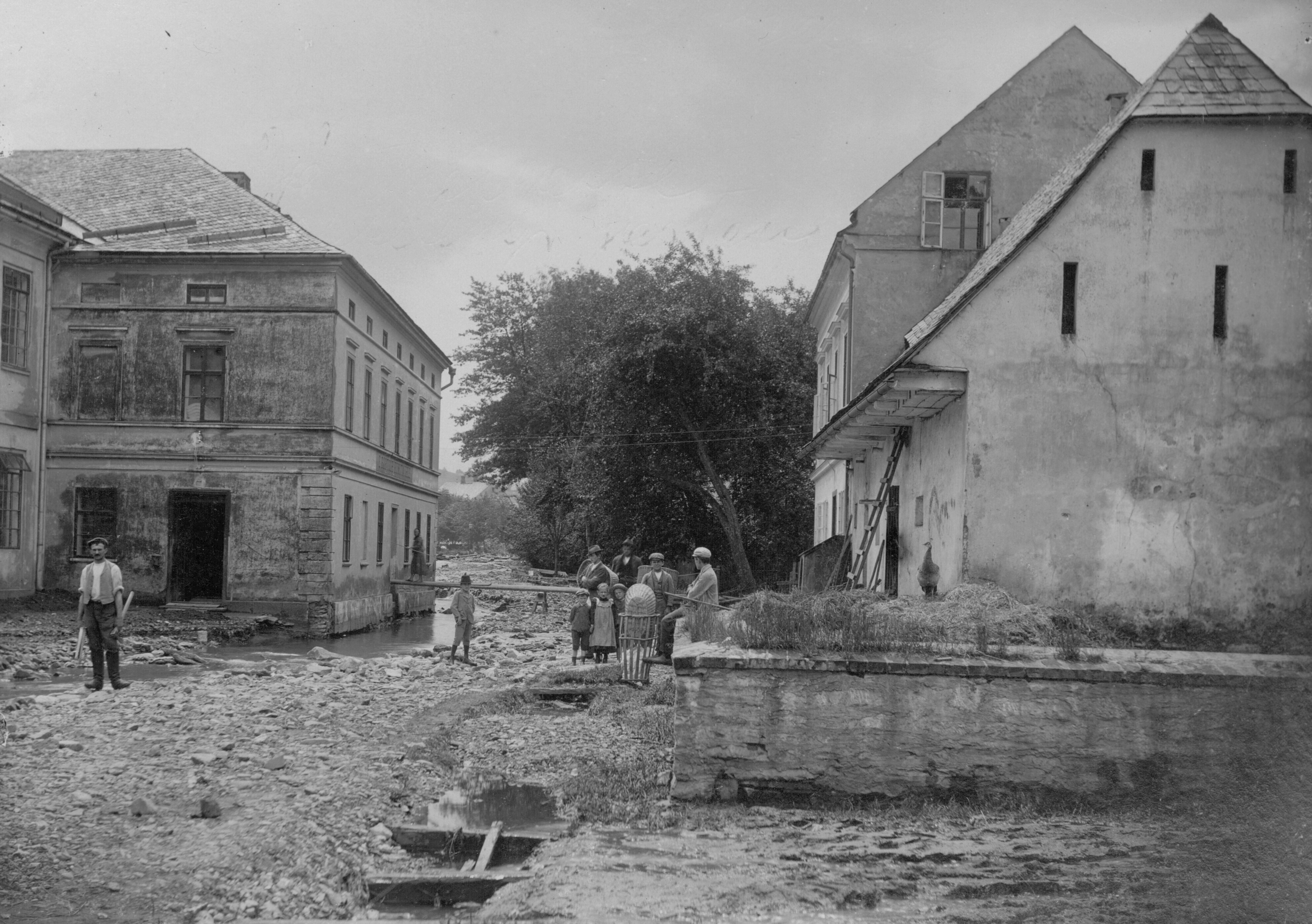 Náhledový obrázek Povodeň r. 1903: Bartschův mlýn v Jeseníku-Vsi (čb. fotografie) - 1