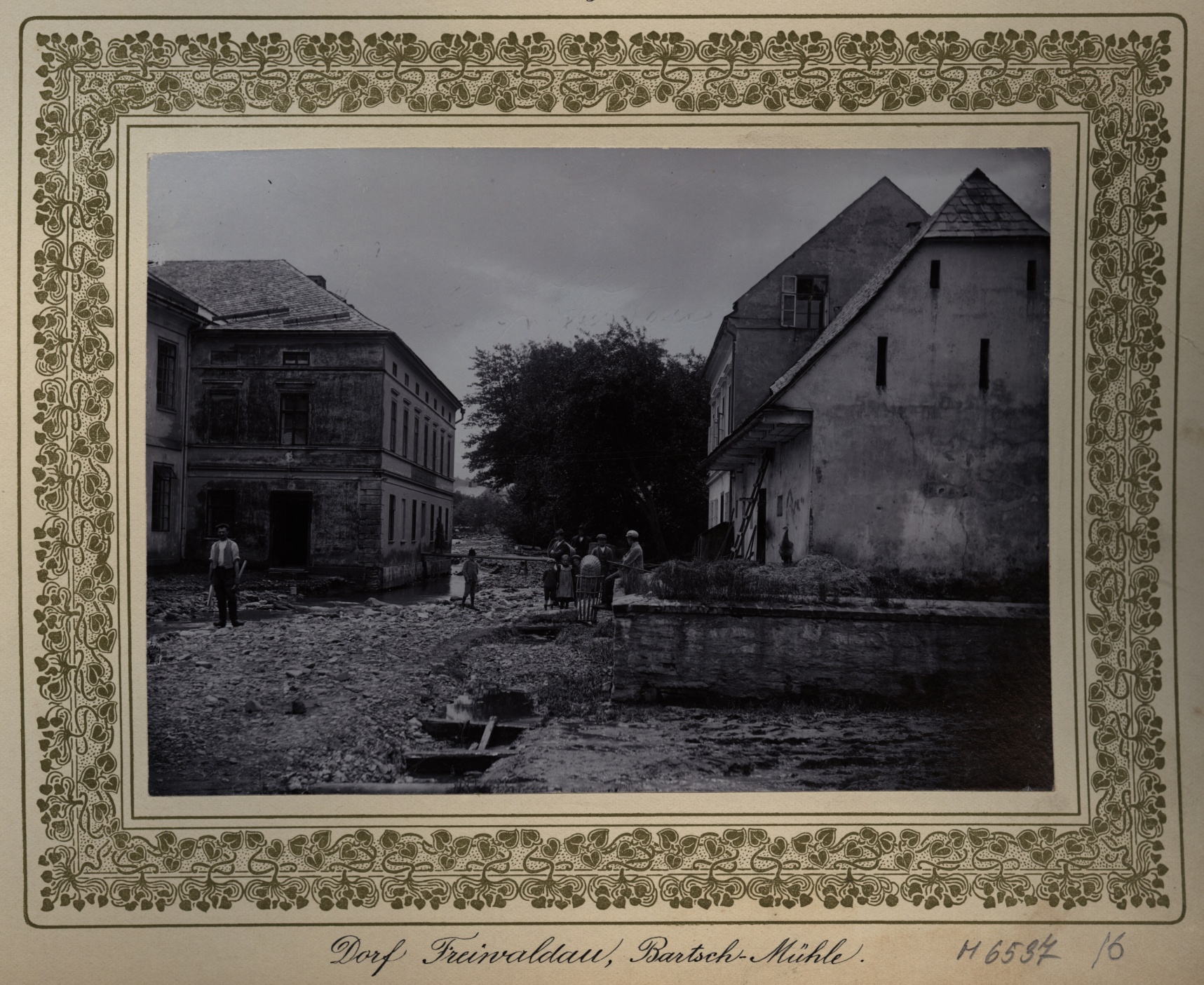 Náhledový obrázek Povodeň r. 1903: Bartschův mlýn v Jeseníku-Vsi (čb. fotografie) - 2