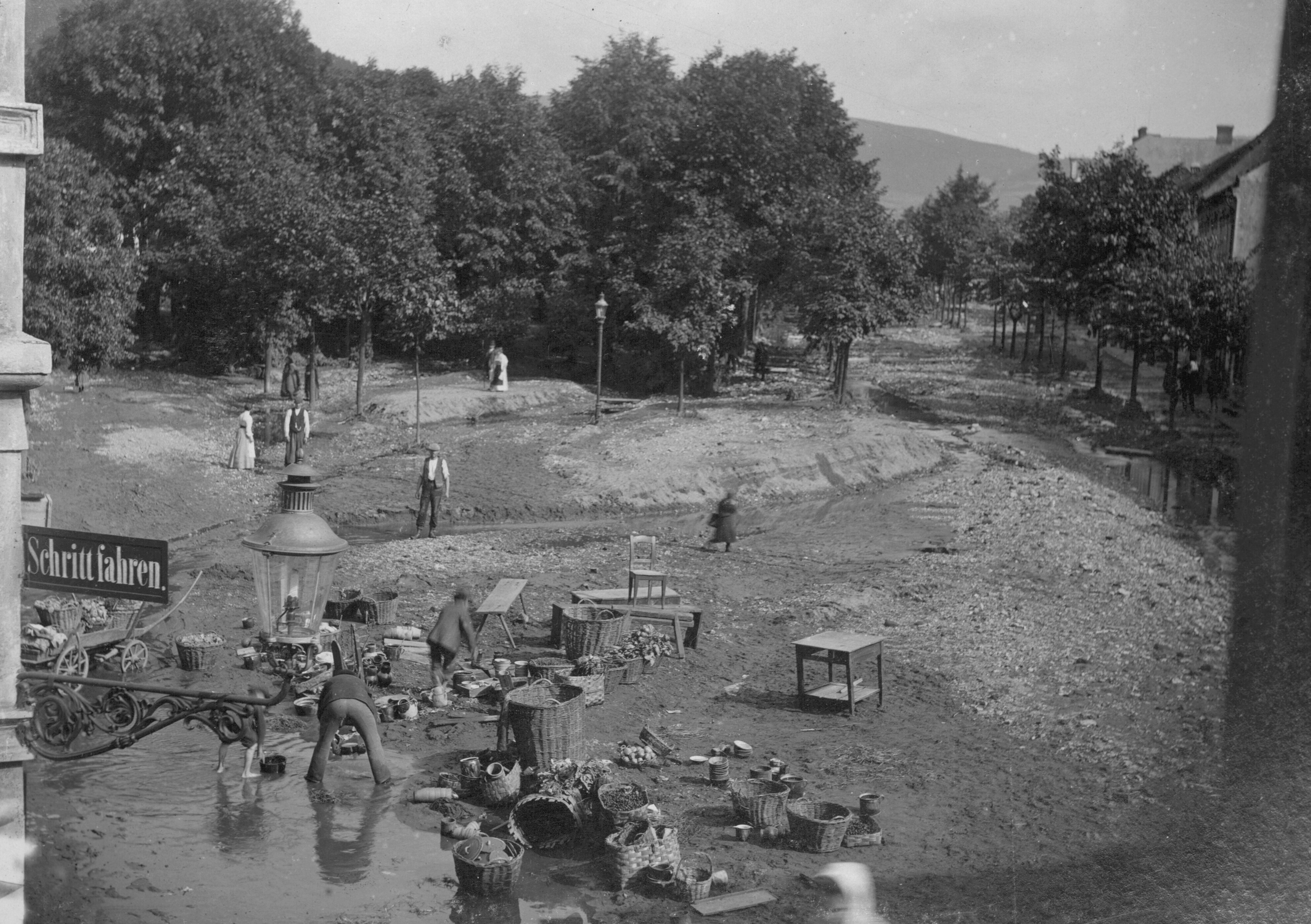 Náhledový obrázek Povodeň r. 1903: Náměstí Svobody v Jeseníku (čb. fotografie) - 2