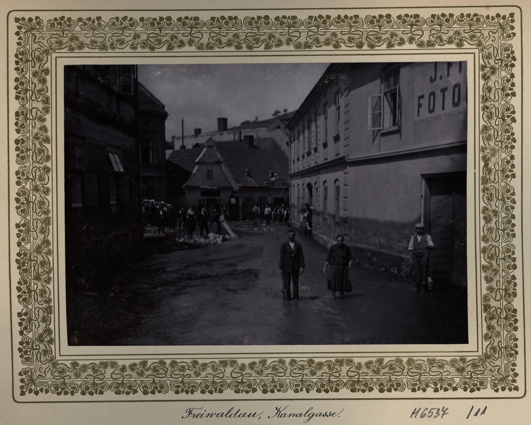 Náhledový obrázek Povodeň r. 1903: Kanalgasse v Jeseníku (čb. fotografie) - 2