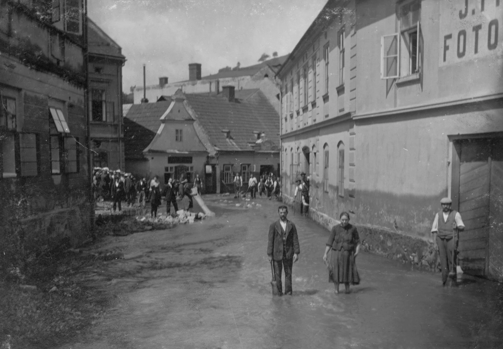 Náhledový obrázek předmětu Povodeň r. 1903: Kanalgasse v Jeseníku (čb. fotografie)