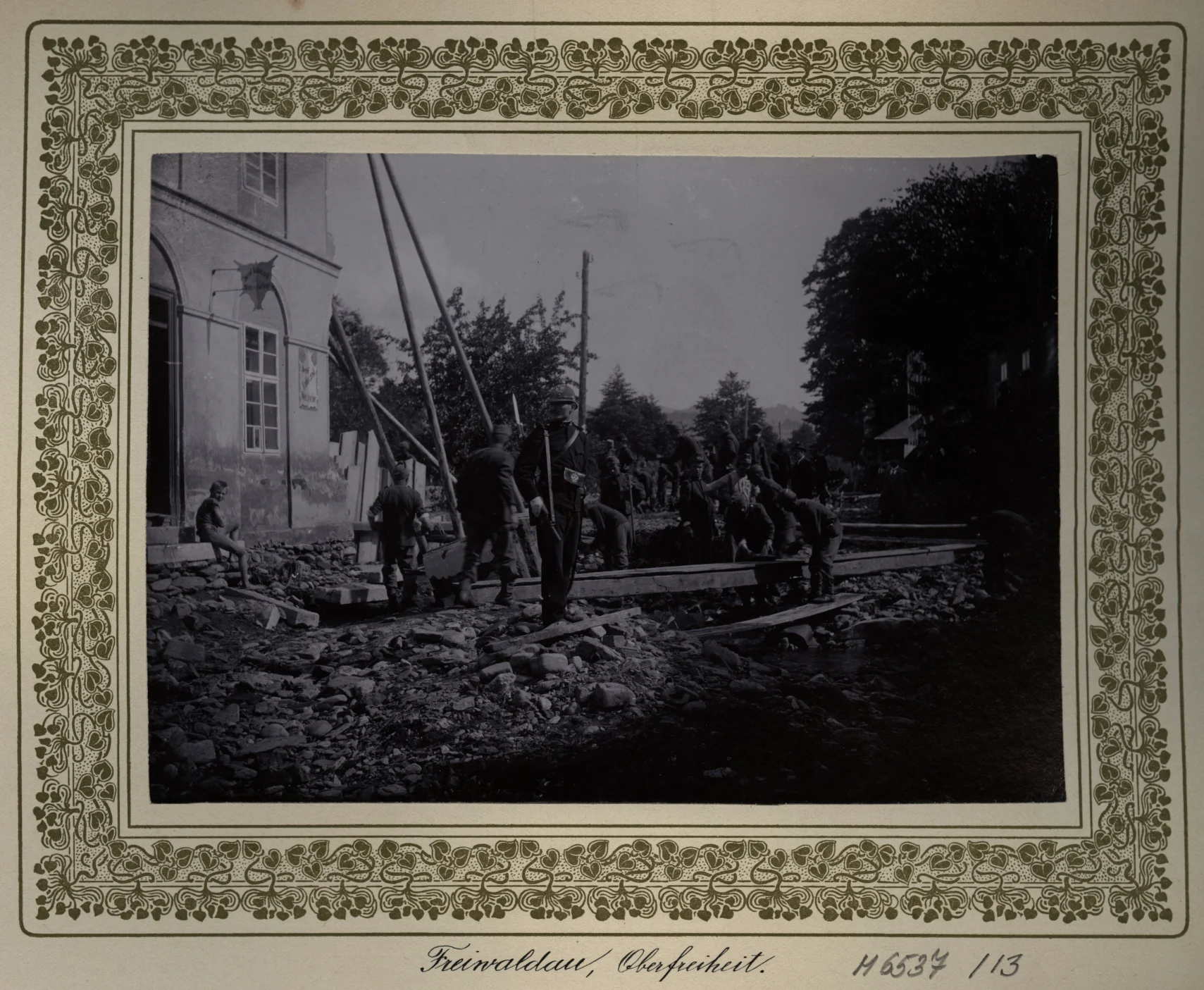 Náhledový obrázek předmětu Povodeň r. 1903: Městská část Svoboda v Jeseníku (čb. fotografie)