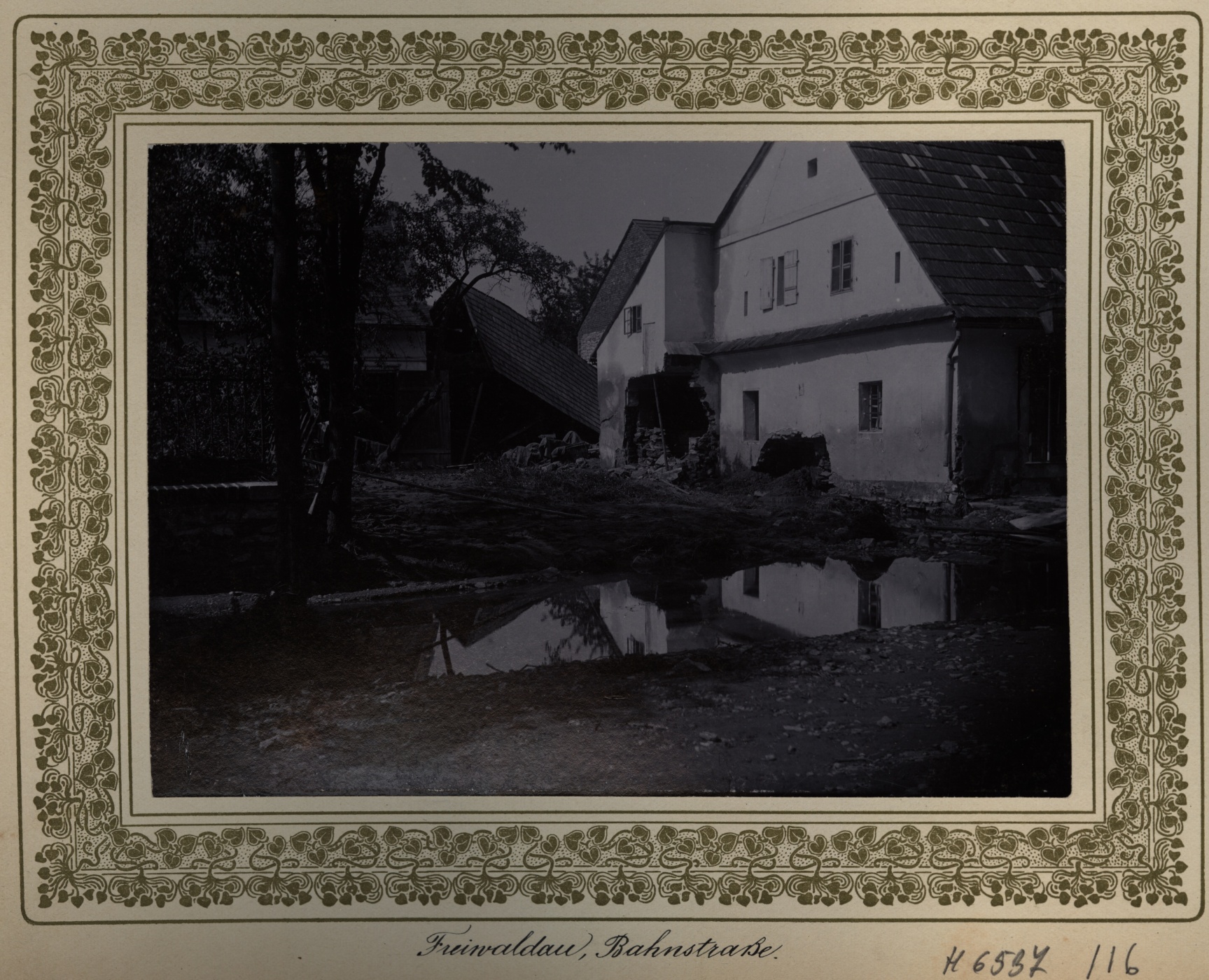 Náhledový obrázek Povodeň r. 1903: Lipovská ulice v Jeseníku (čb. fotografie) - 2