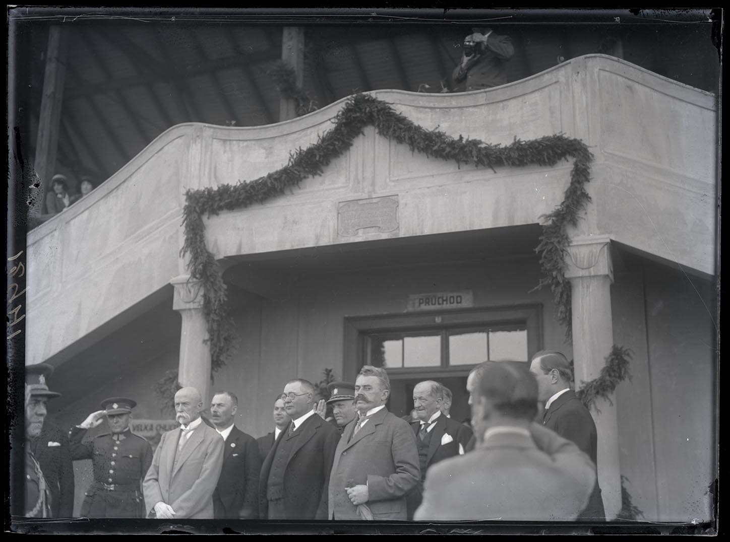 Náhledový obrázek T. G. Masaryk před tribunou - 1