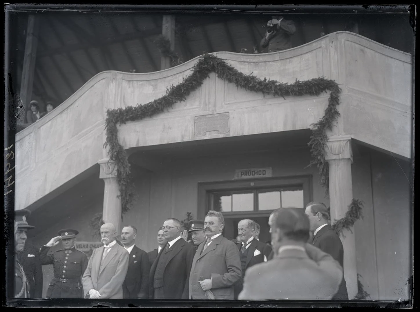 Obrázek T. G. Masaryk před tribunou