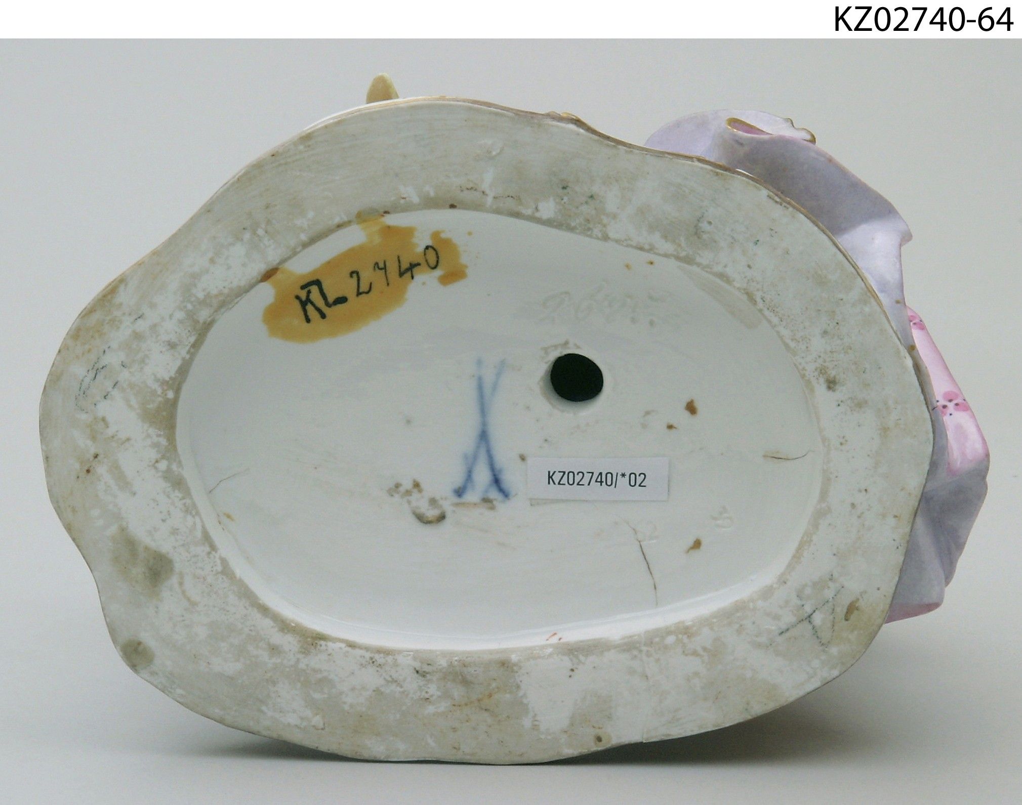Náhledový obrázek Plastika porcelánová. Rokoková šlechtična u kolovrátku. - 2