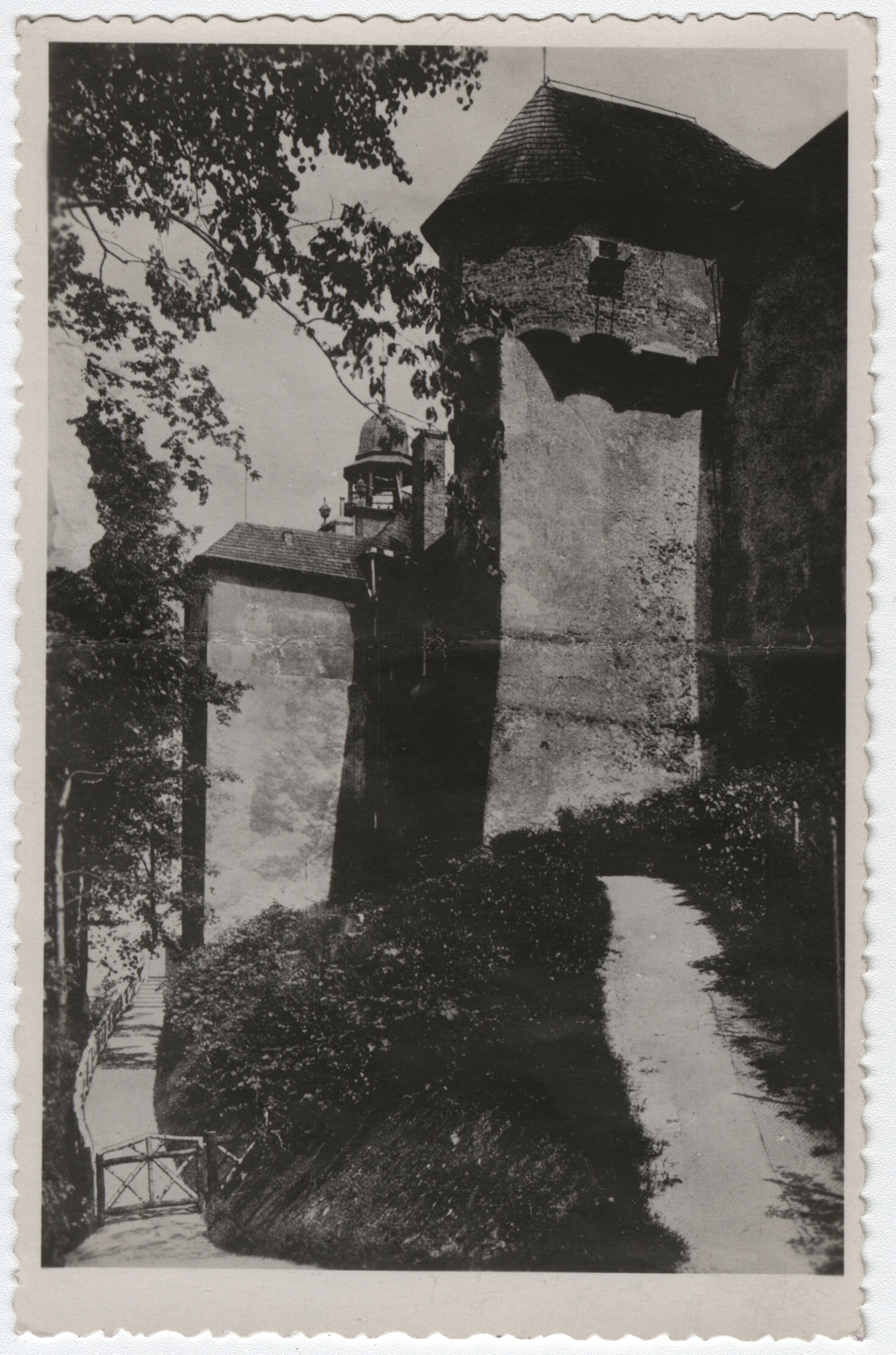 Náhledový obrázek Bývalá hradní část zámku Jánský Vrch (Johannesberg) v Javorníku na historické fotografii - 1