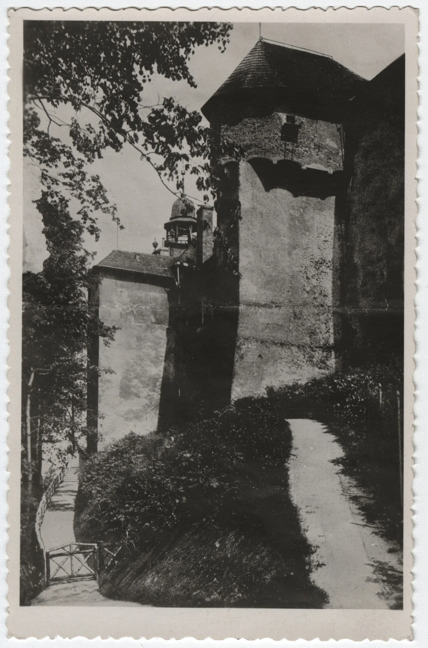Náhledový obrázek předmětu Bývalá hradní část zámku Jánský Vrch (Johannesberg) v Javorníku na historické fotografii