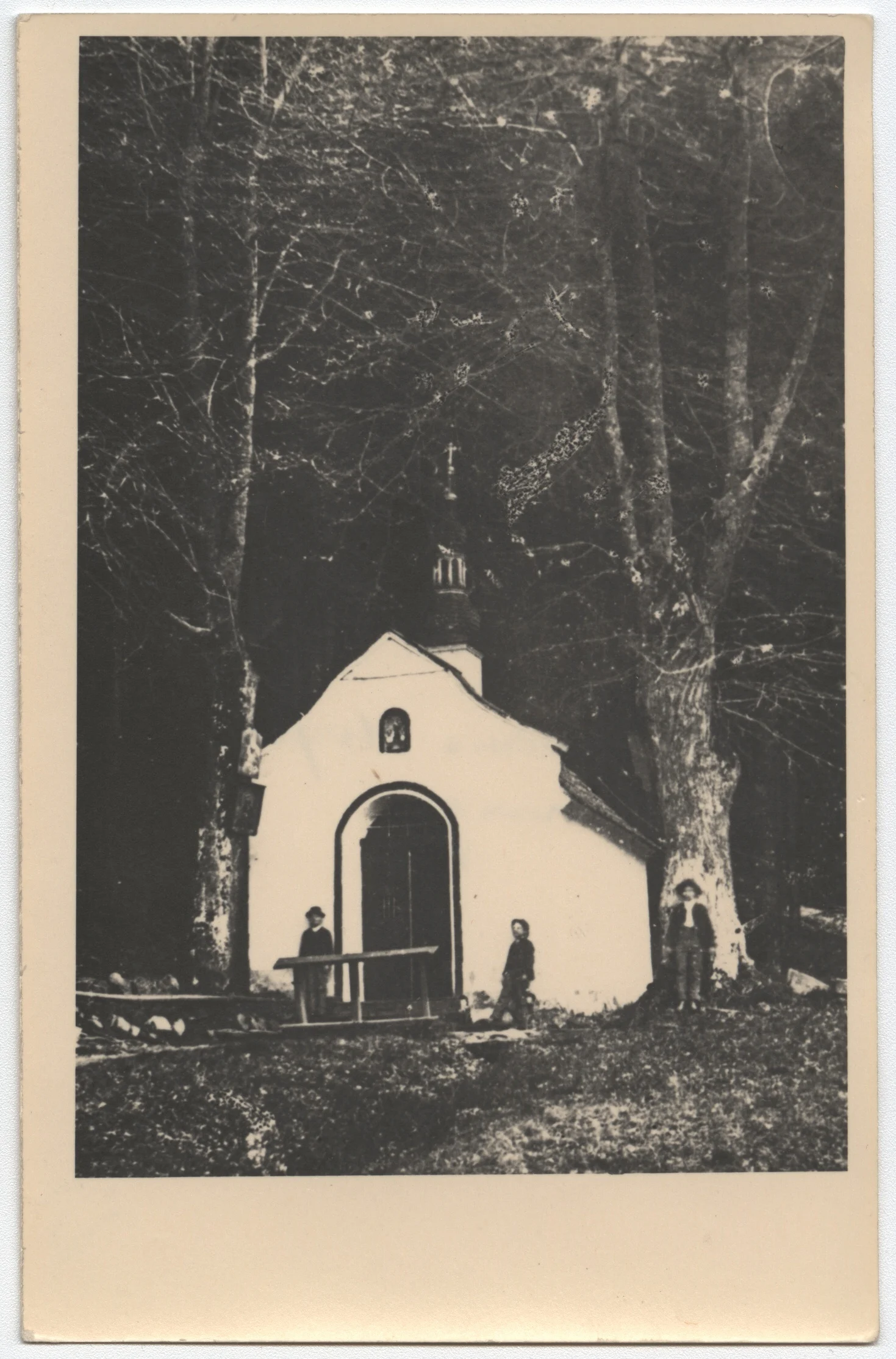 Náhledový obrázek předmětu Stará kaple sv. Antonína Paduánského u Javorníka na historické fotografii