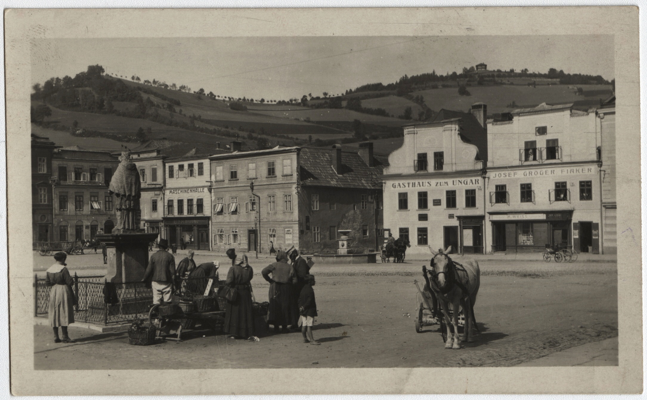 Náhledový obrázek Náměstí v Jeseníku na historické fotografii - 1