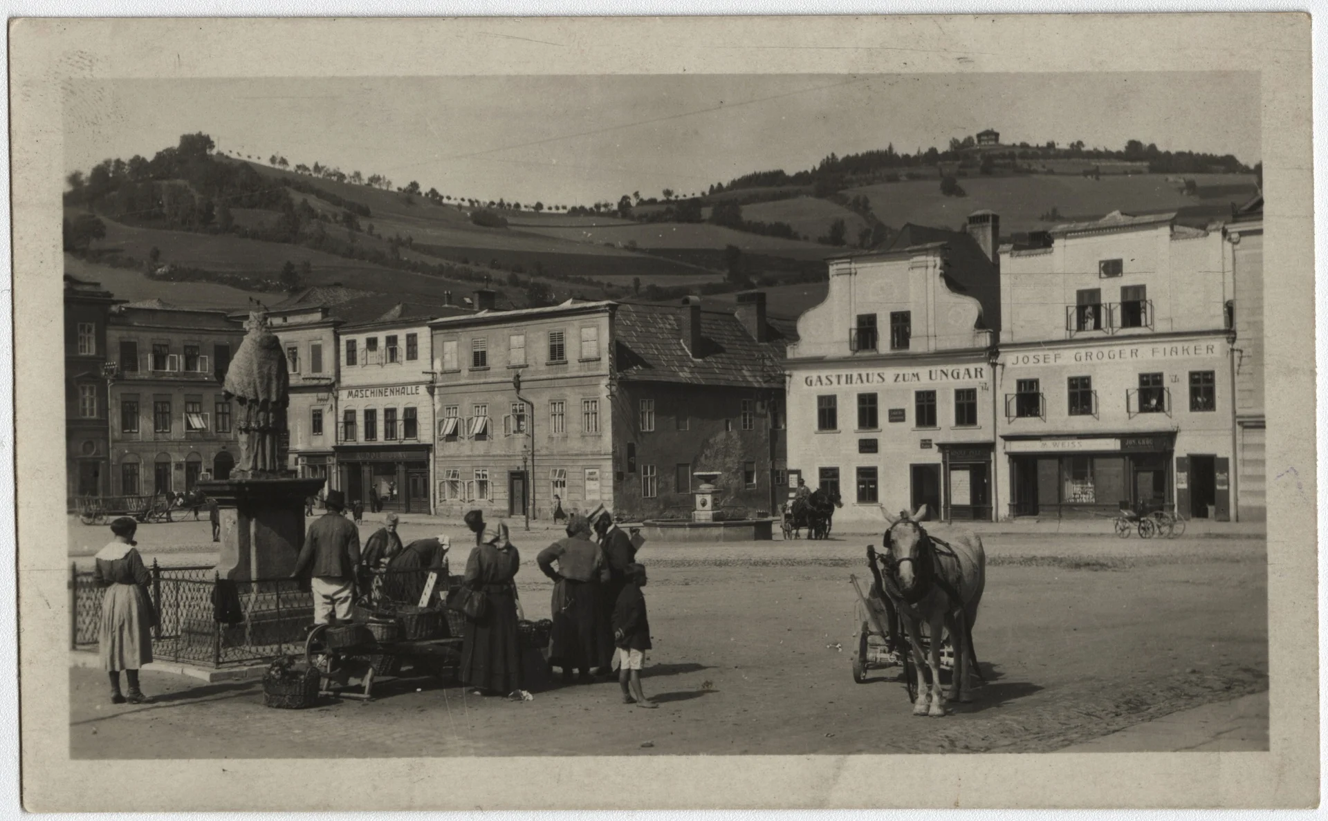 Náhledový obrázek předmětu Náměstí v Jeseníku na historické fotografii