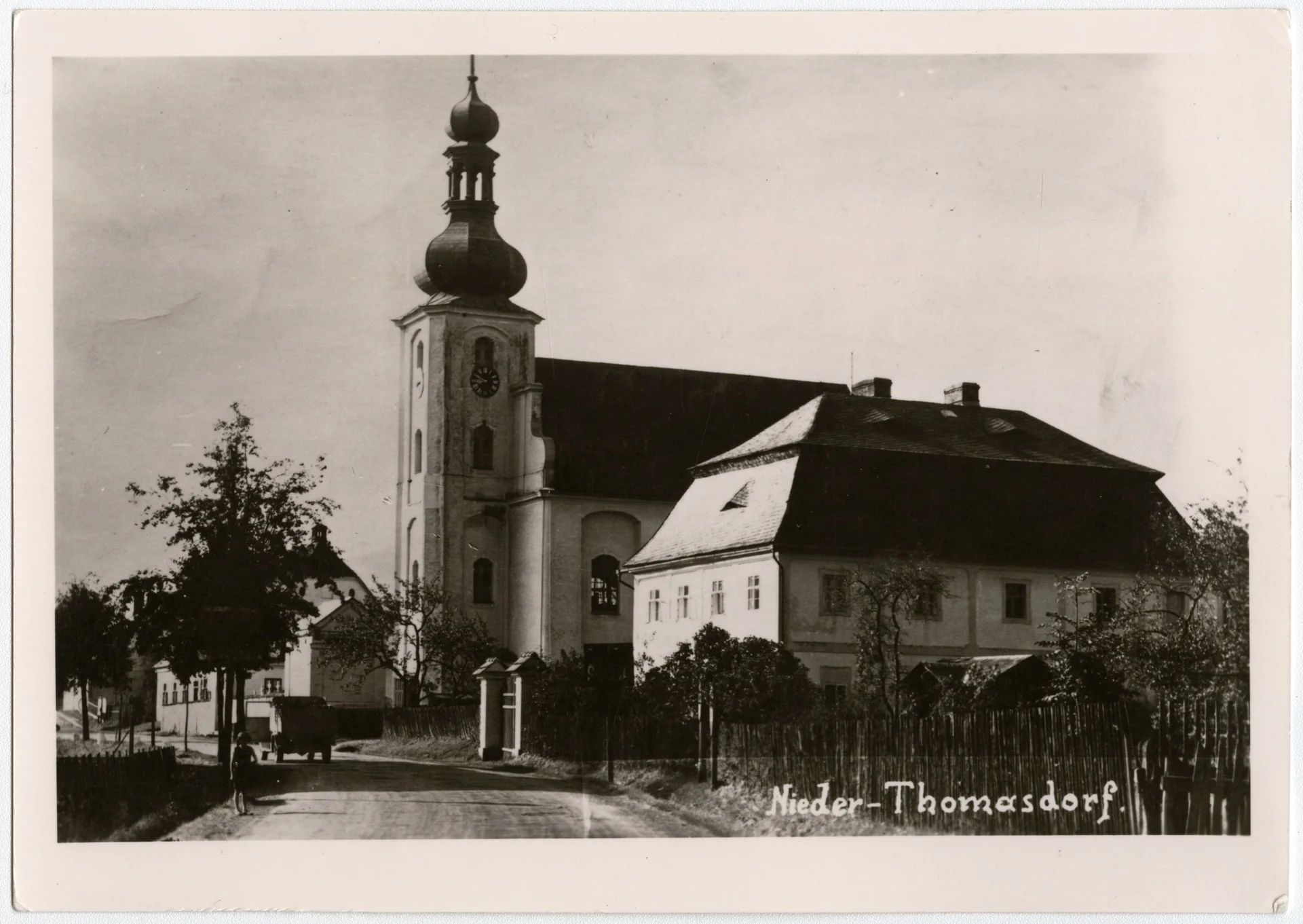 Náhledový obrázek předmětu Farní kostel sv. Tomáše v Domašově na historické dopisnici