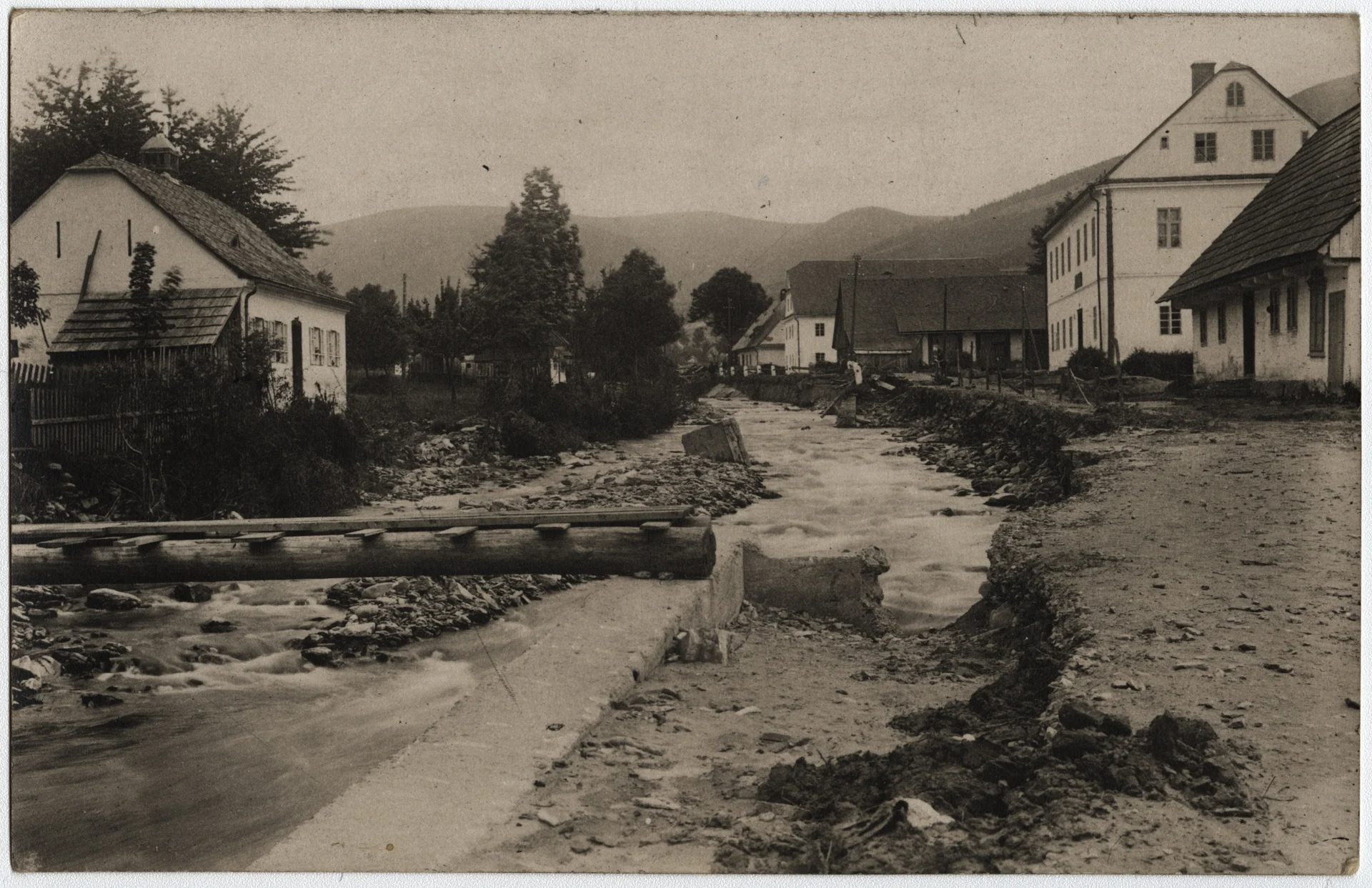 Náhledový obrázek předmětu Povodeň r. 1921: Domašov (čb. fotografie)