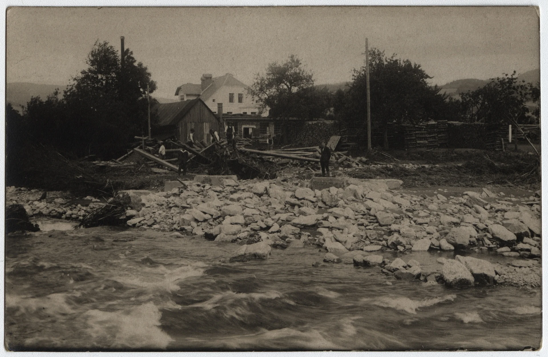 Náhledový obrázek předmětu Povodeň r. 1921: Ondřejovice (čb. fotografie)