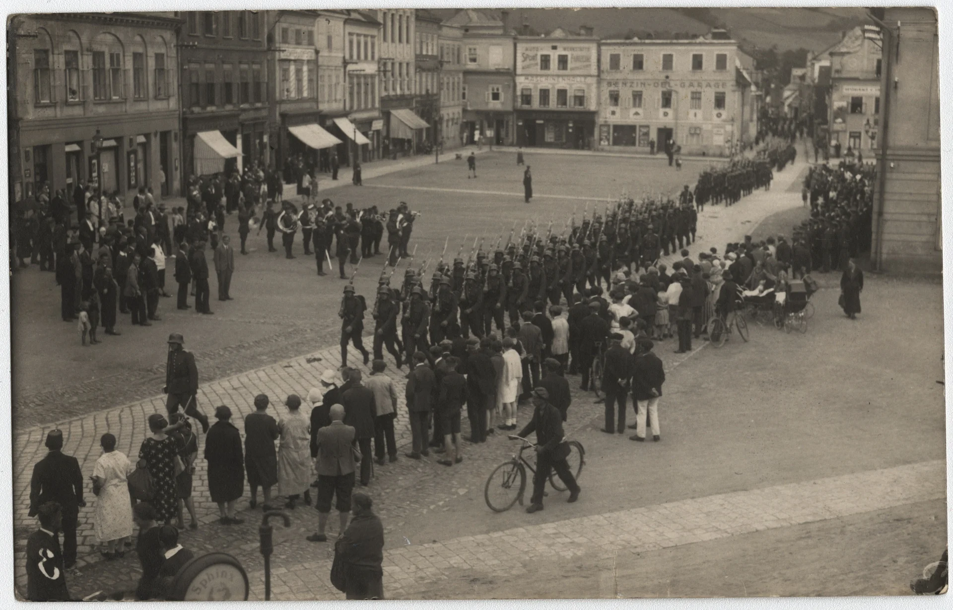 Náhledový obrázek předmětu Přehlídka 7. hraničářského praporu (pohlednice)