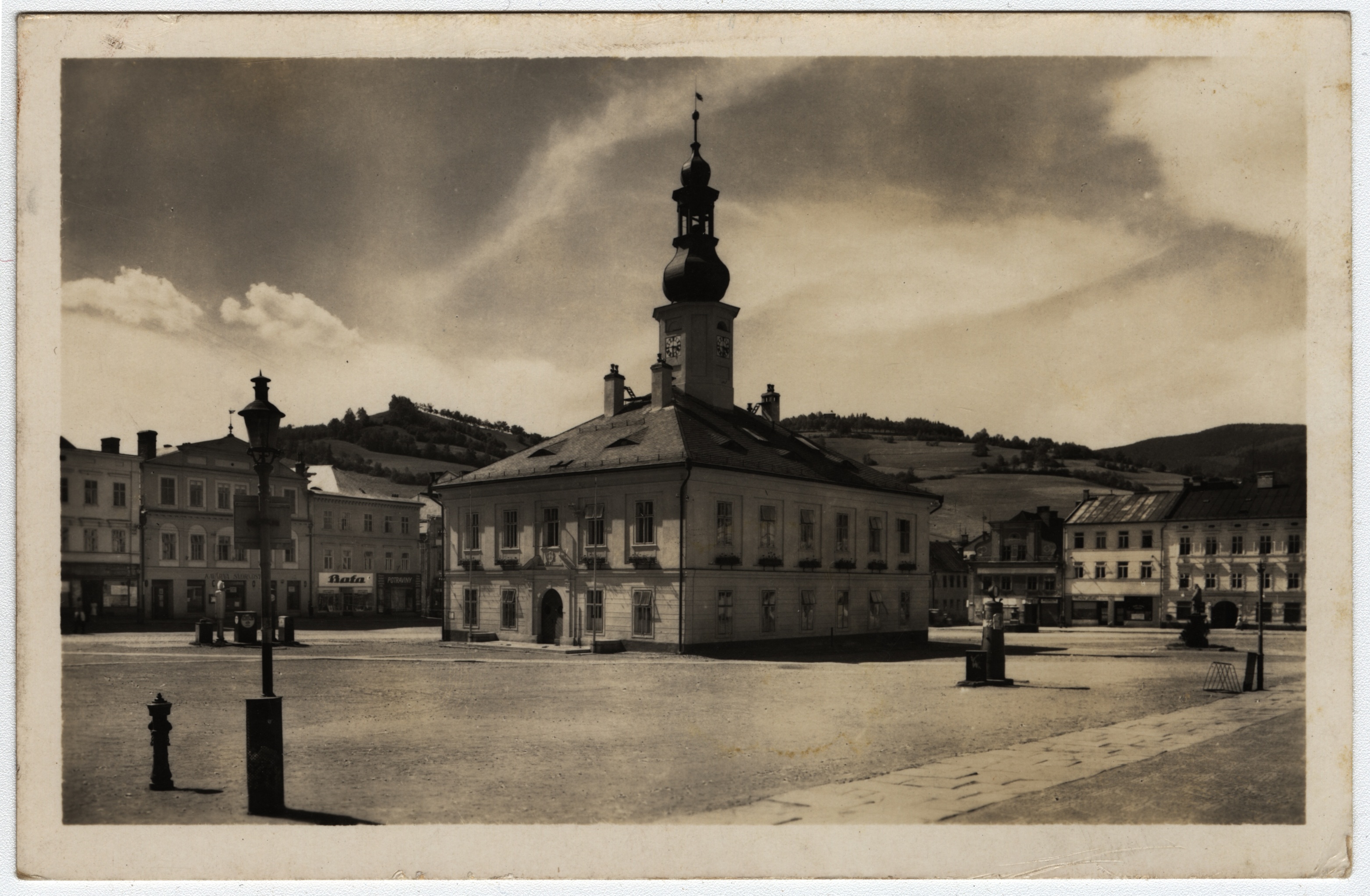 Náhledový obrázek Jesenická radnice na Masarykově náměstí (poštovní dopisnice) - 1