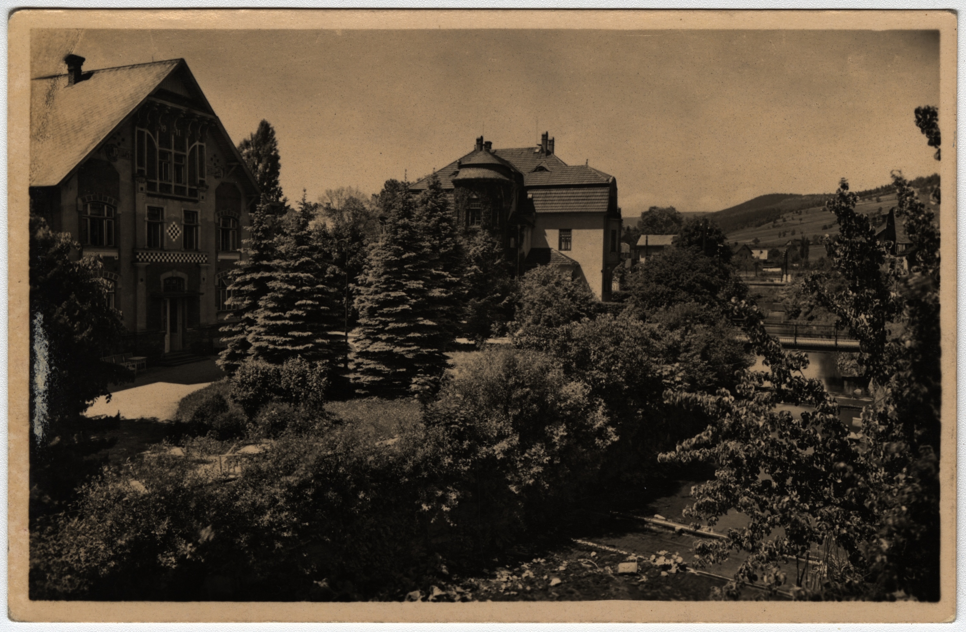Náhledový obrázek Lázeňský dům J. Schrotha a Villa Hella (pohlednice) - 1