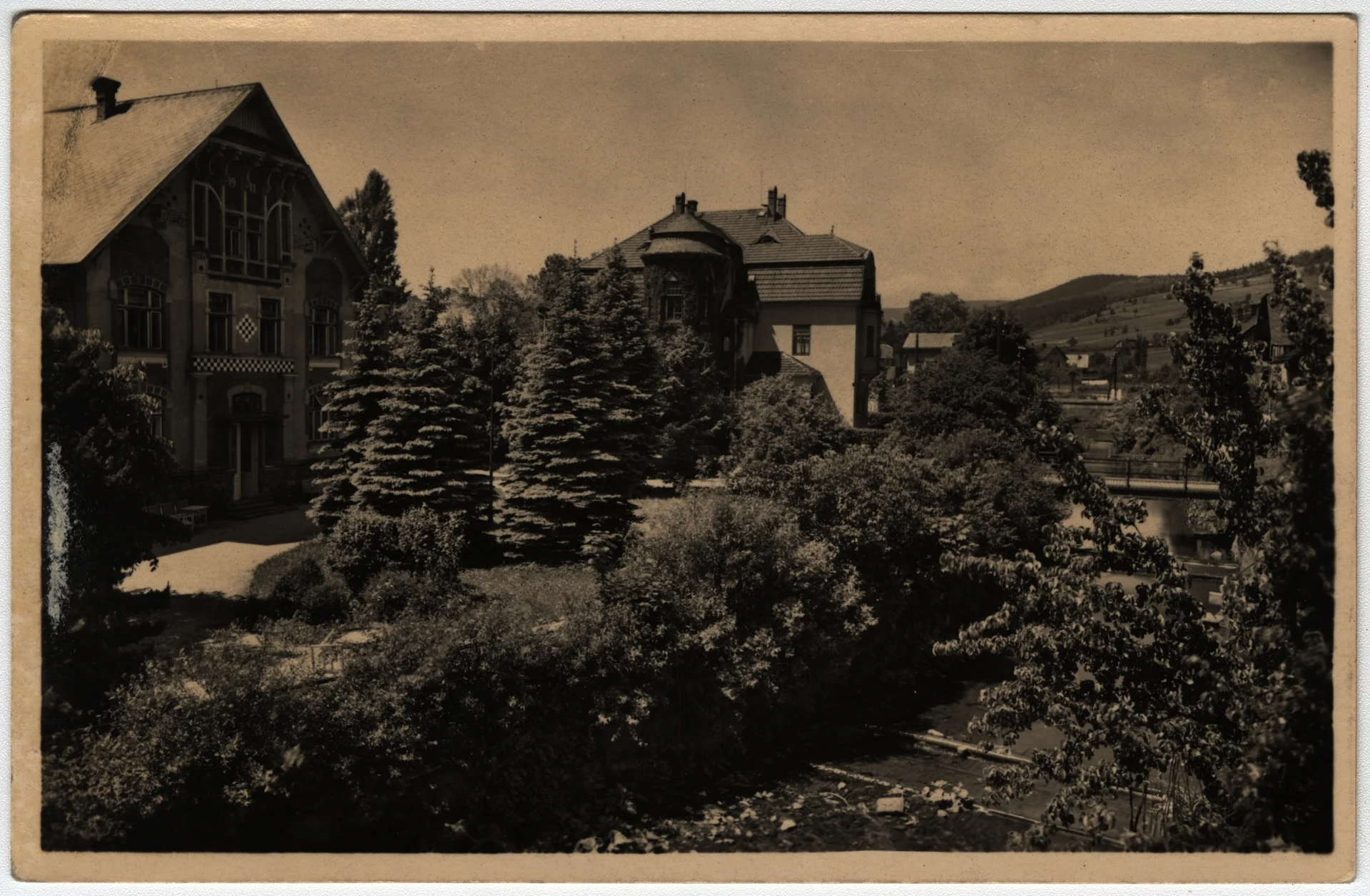 Náhledový obrázek předmětu Lázeňský dům J. Schrotha a Villa Hella (pohlednice)