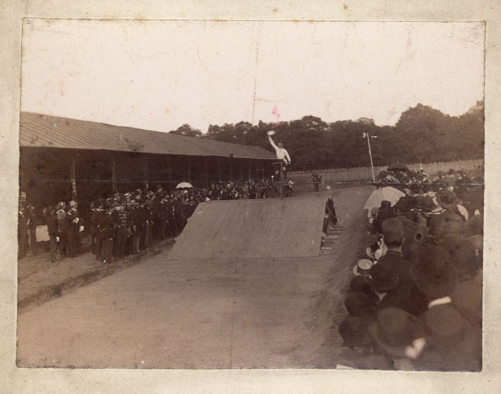 Náhledový obrázek IV. mezinárodní závody ČKV Smíchov ve Stromovce - 1