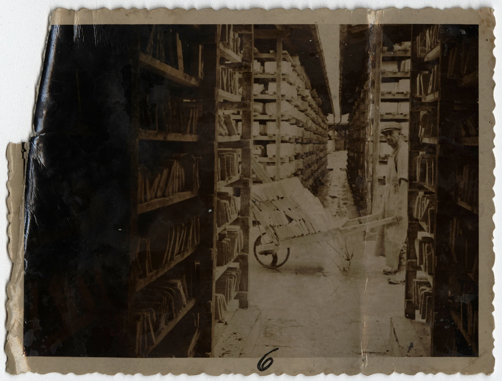 Náhledový obrázek předmětu Vidnavská šamotárna na historické fotografii (1929)