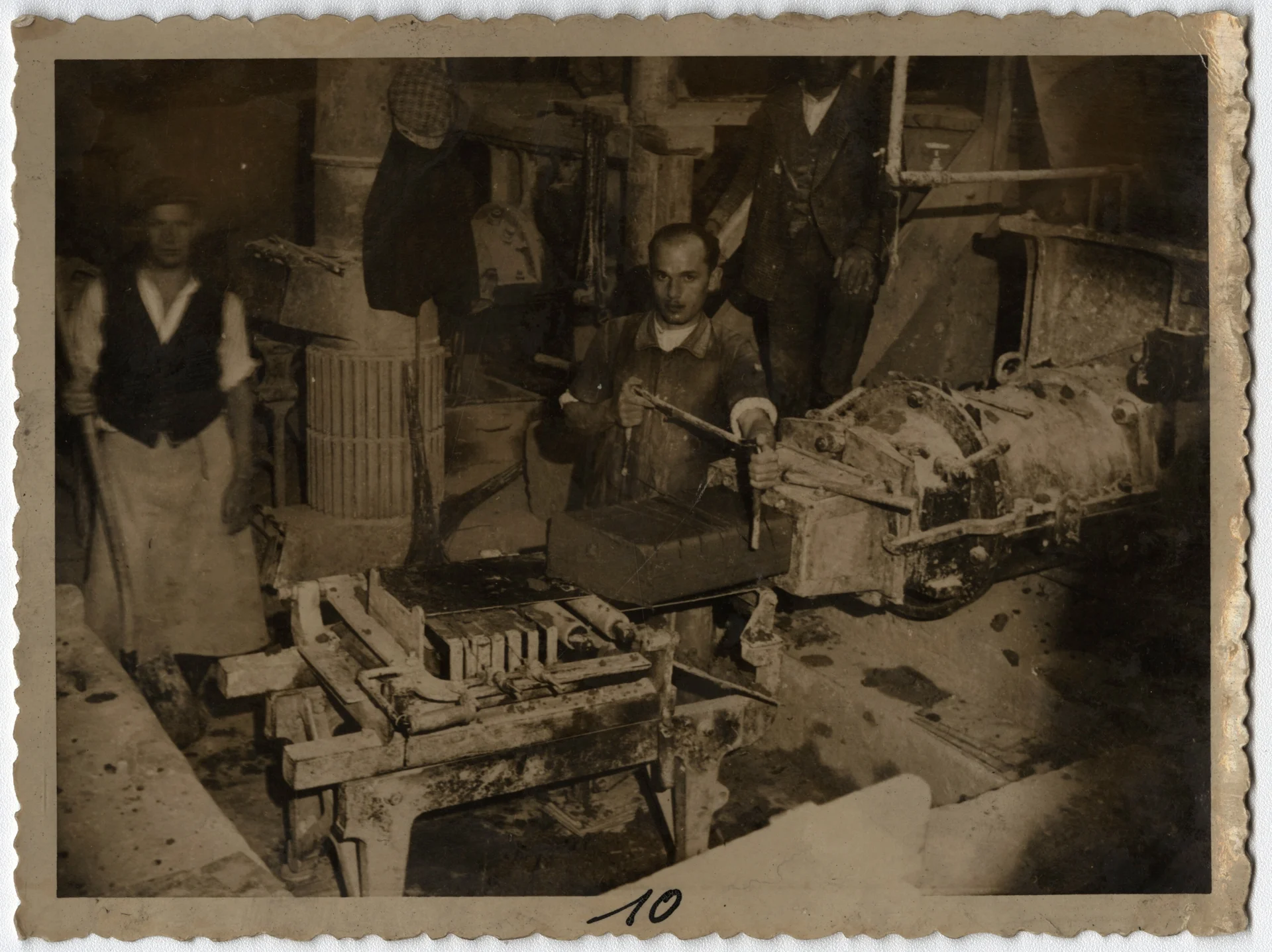 Náhledový obrázek předmětu Vidnavská šamotárna na historické fotografii (1929)