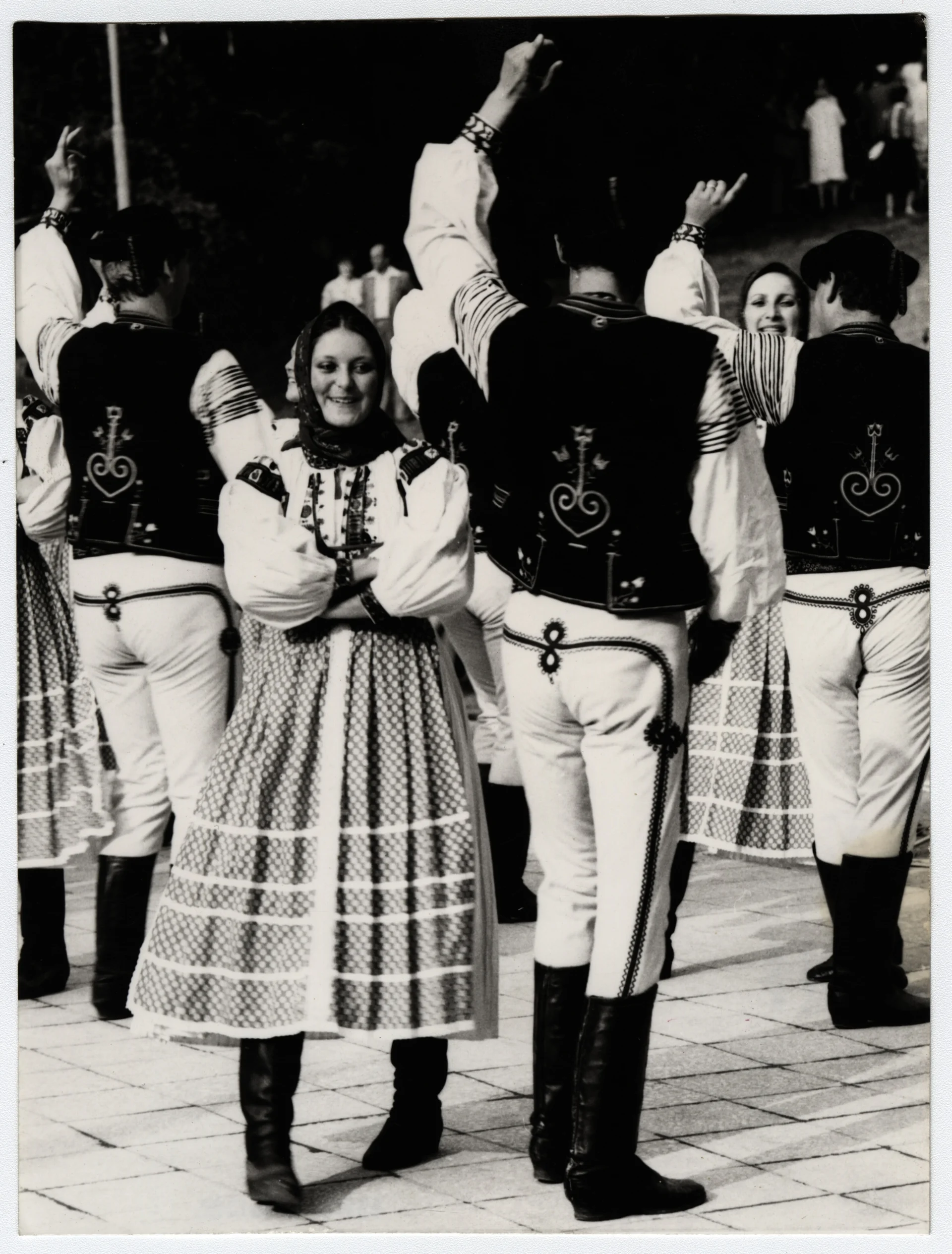 Náhledový obrázek předmětu Fotografie krojovaných slavností na Jesenicku