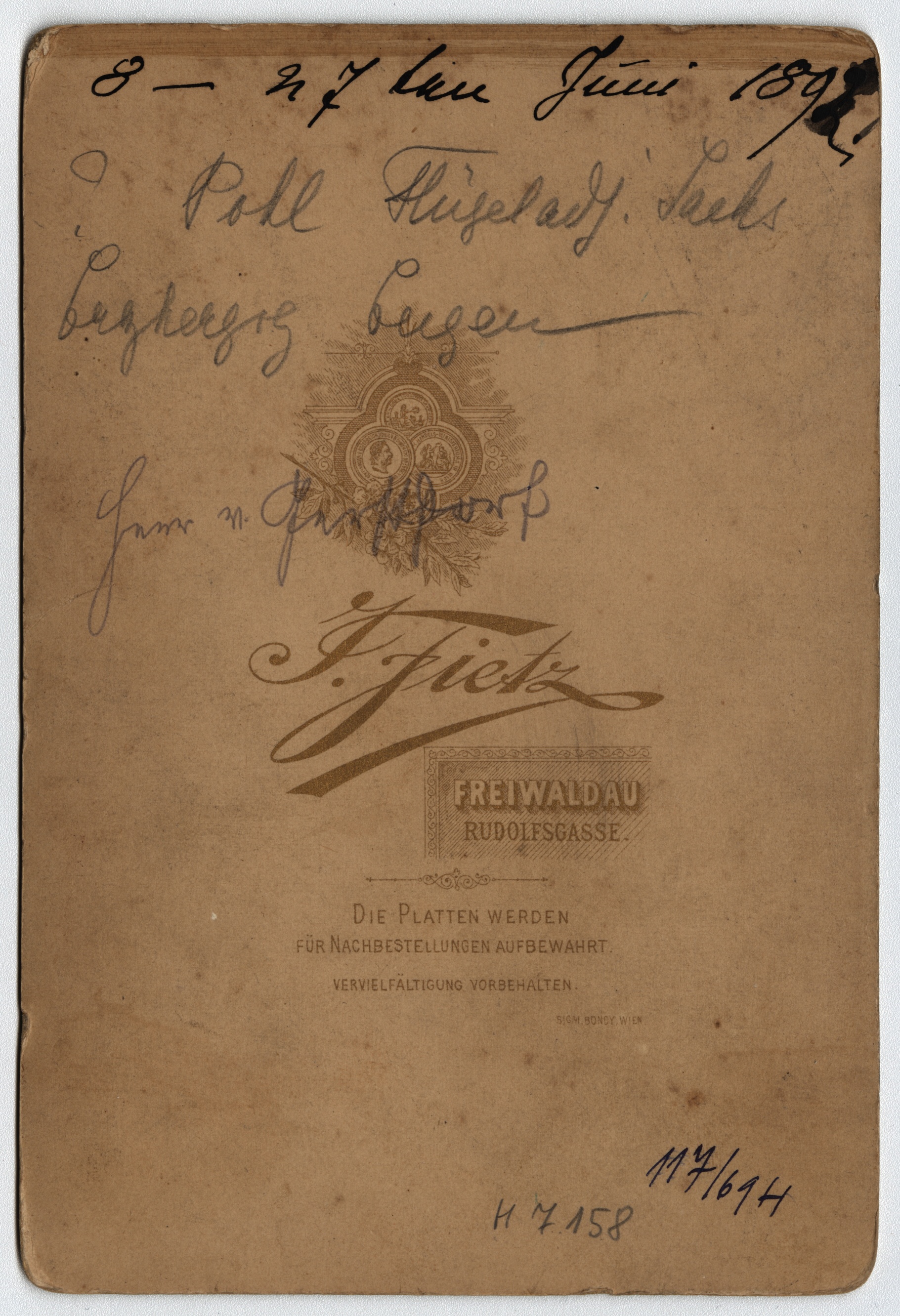 Náhledový obrázek Kabinetní fotografie, arcivévoda Evžen Rakousko-Těšínský se společníky (1892) - 2