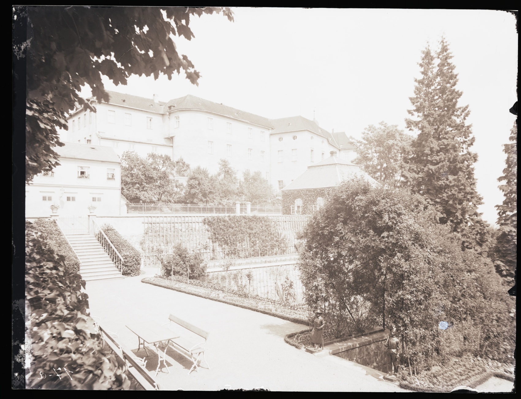 Náhledový obrázek Zámek Jánský vrch (skleněný negativ) - 2