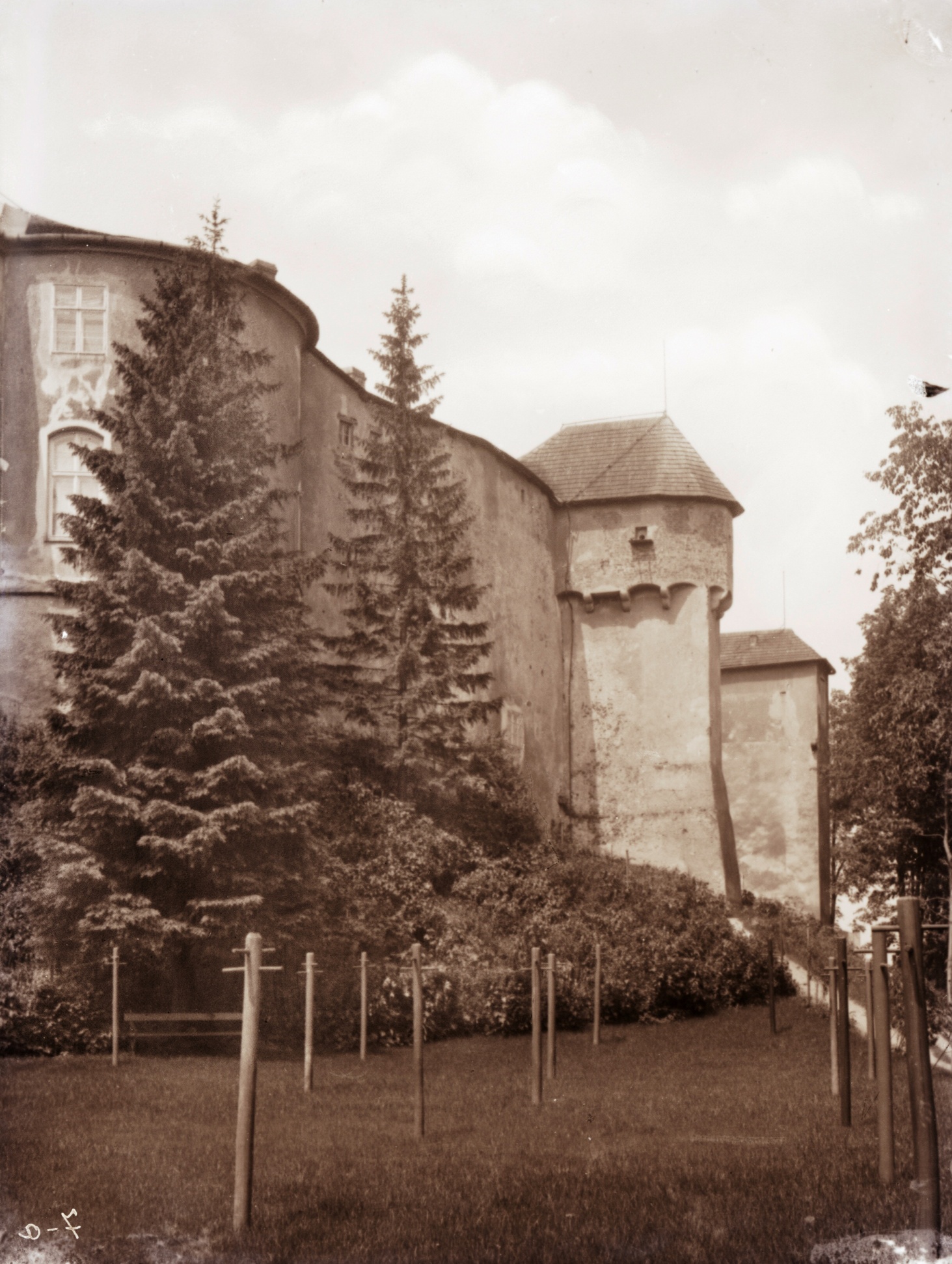 Náhledový obrázek Část zámku Jánský Vrch (skleněný negativ) - 1