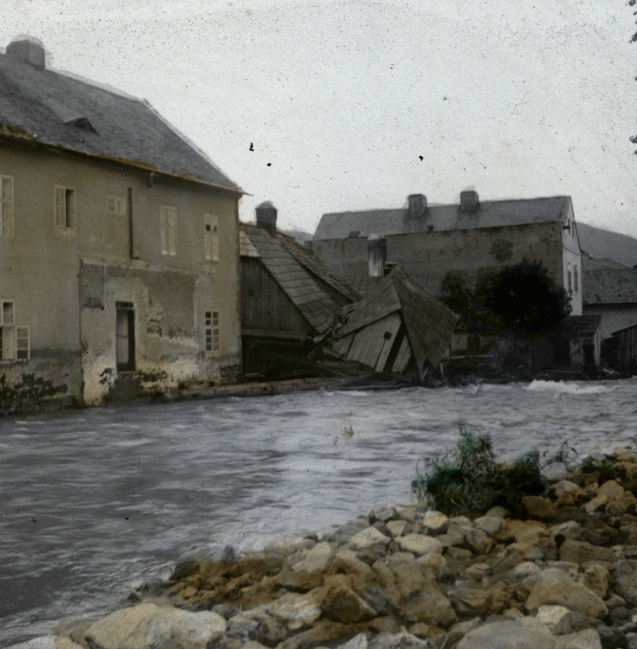Náhledový obrázek Povodeň r. 1903: Jeseník, městská část Svoboda (skleněný stereodiapozitiv) - 2
