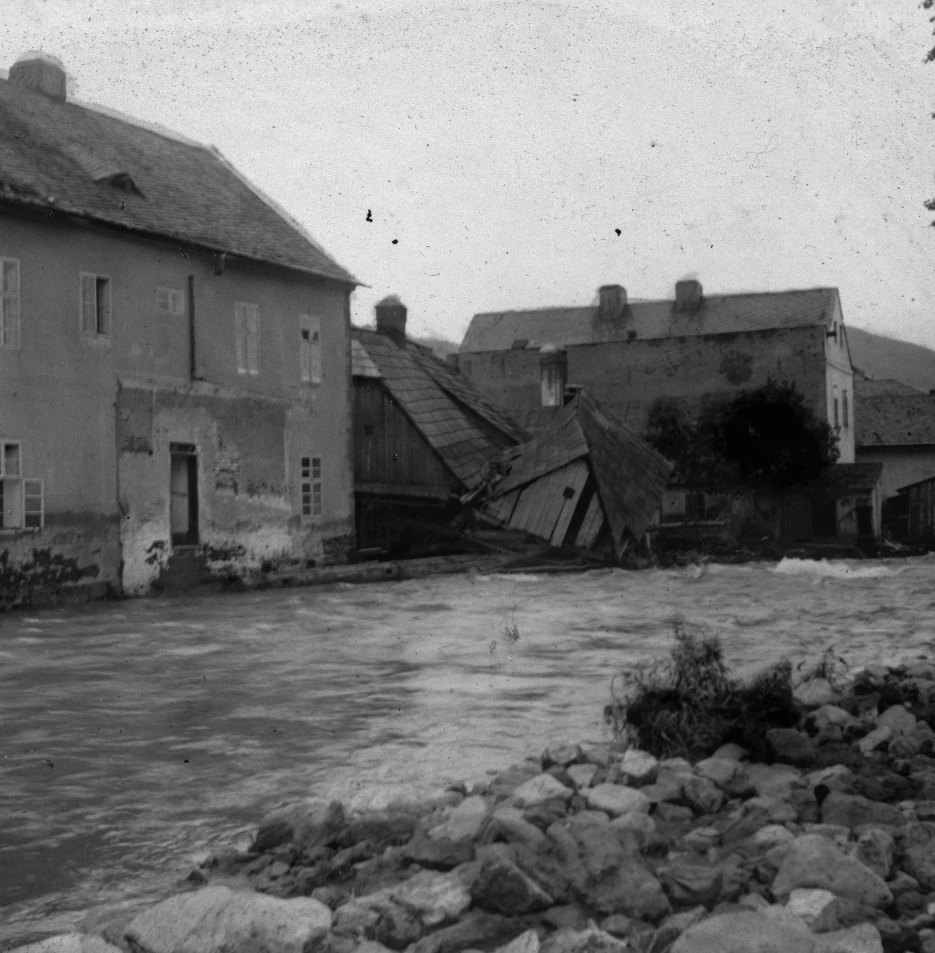 Náhledový obrázek předmětu Povodeň r. 1903: Jeseník, městská část Svoboda (skleněný stereodiapozitiv)