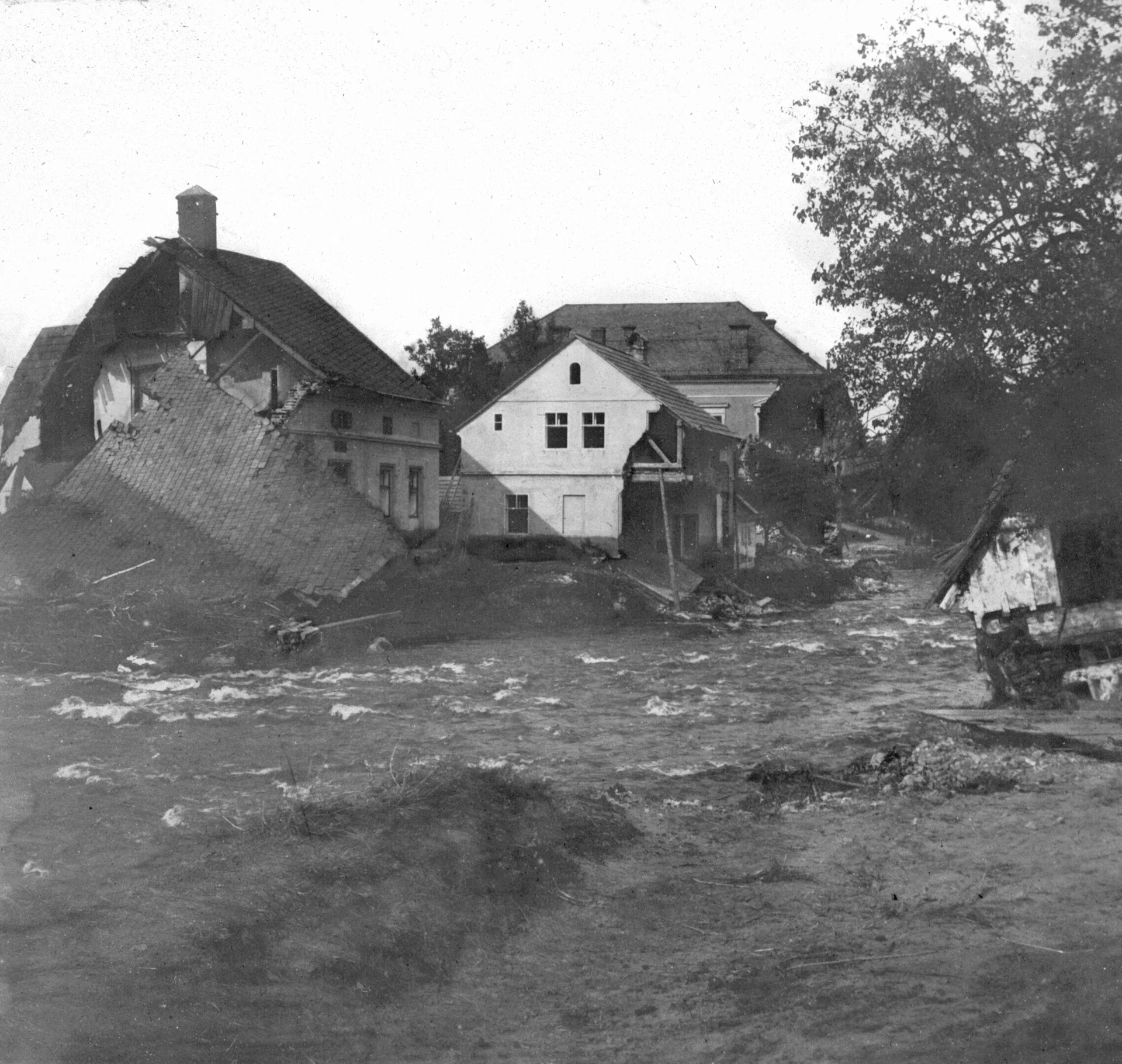 Náhledový obrázek předmětu Povodeň r. 1903: Mikulovice (skleněný stereodiapozitiv)