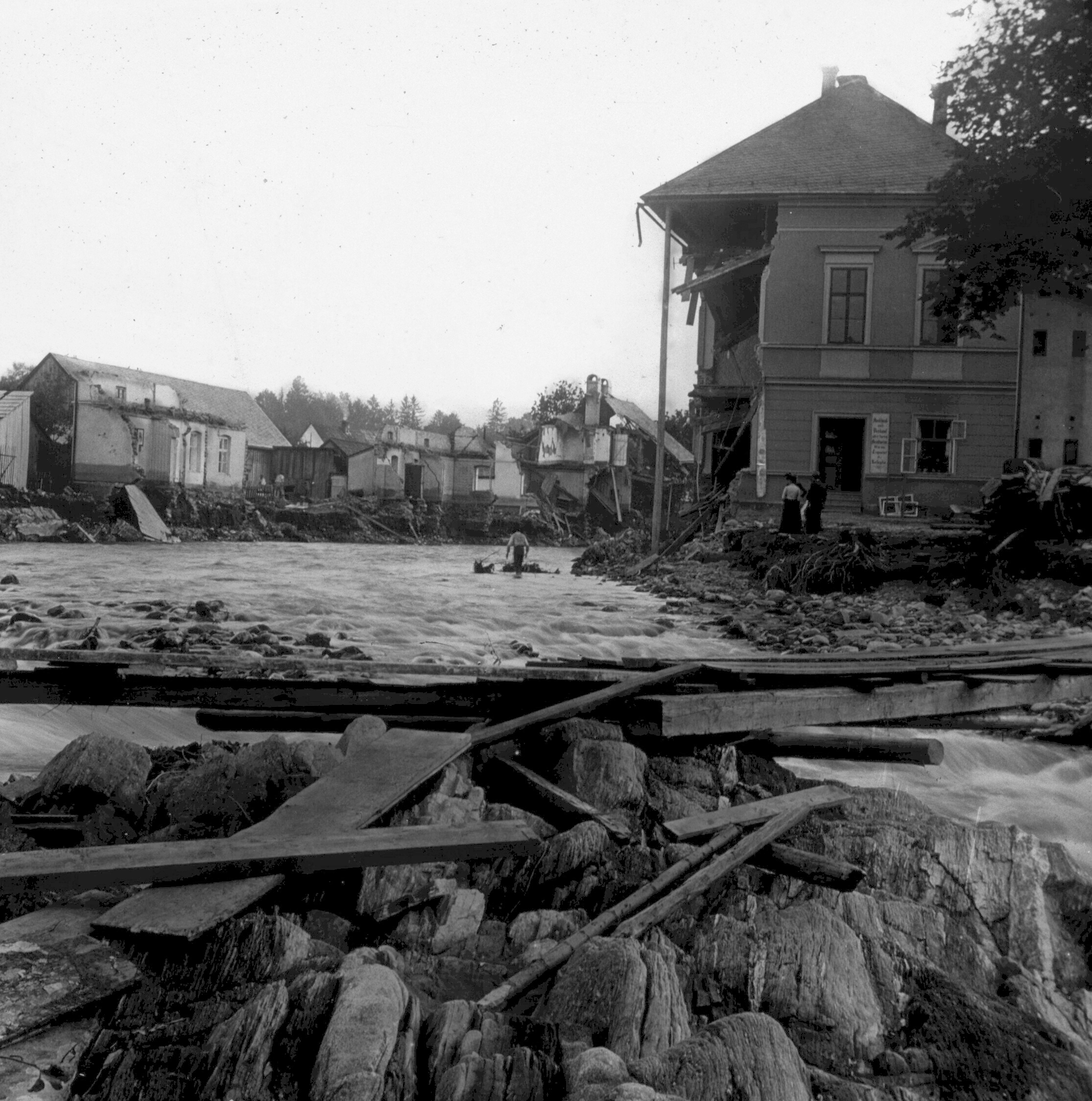 Náhledový obrázek Povodeň r. 1903: Mikulovice (skleněný stereodiapozitiv) - 1
