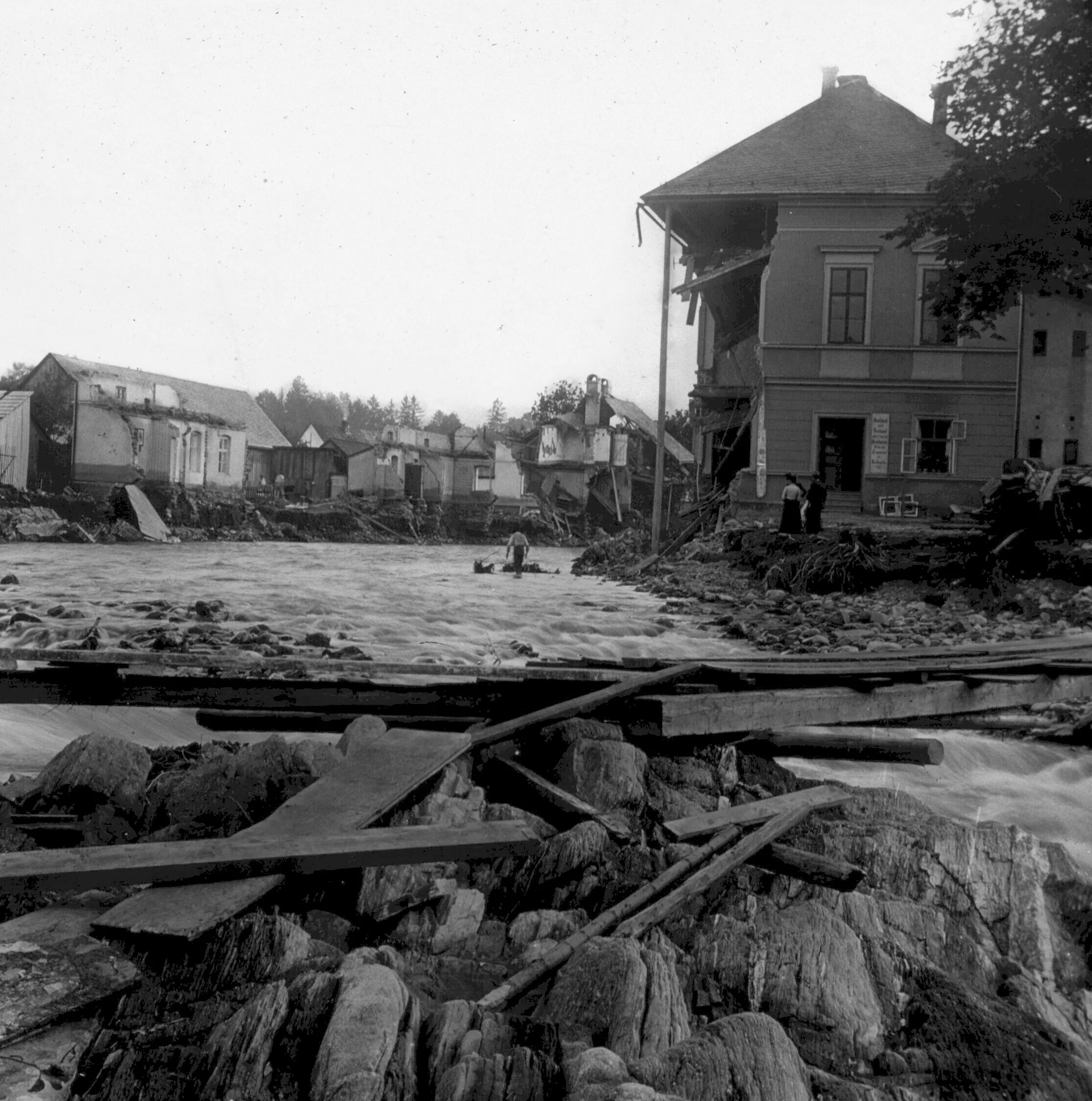 Náhledový obrázek předmětu Povodeň r. 1903: Mikulovice (skleněný stereodiapozitiv)