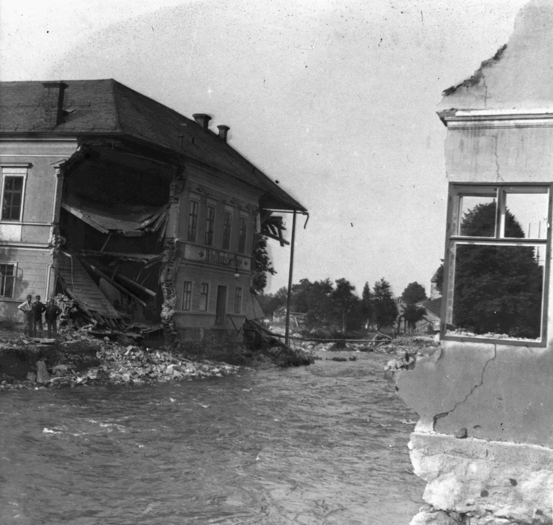 Náhledový obrázek předmětu Povodeň r. 1903: Mikulovice (skleněný stereodiapozitiv)