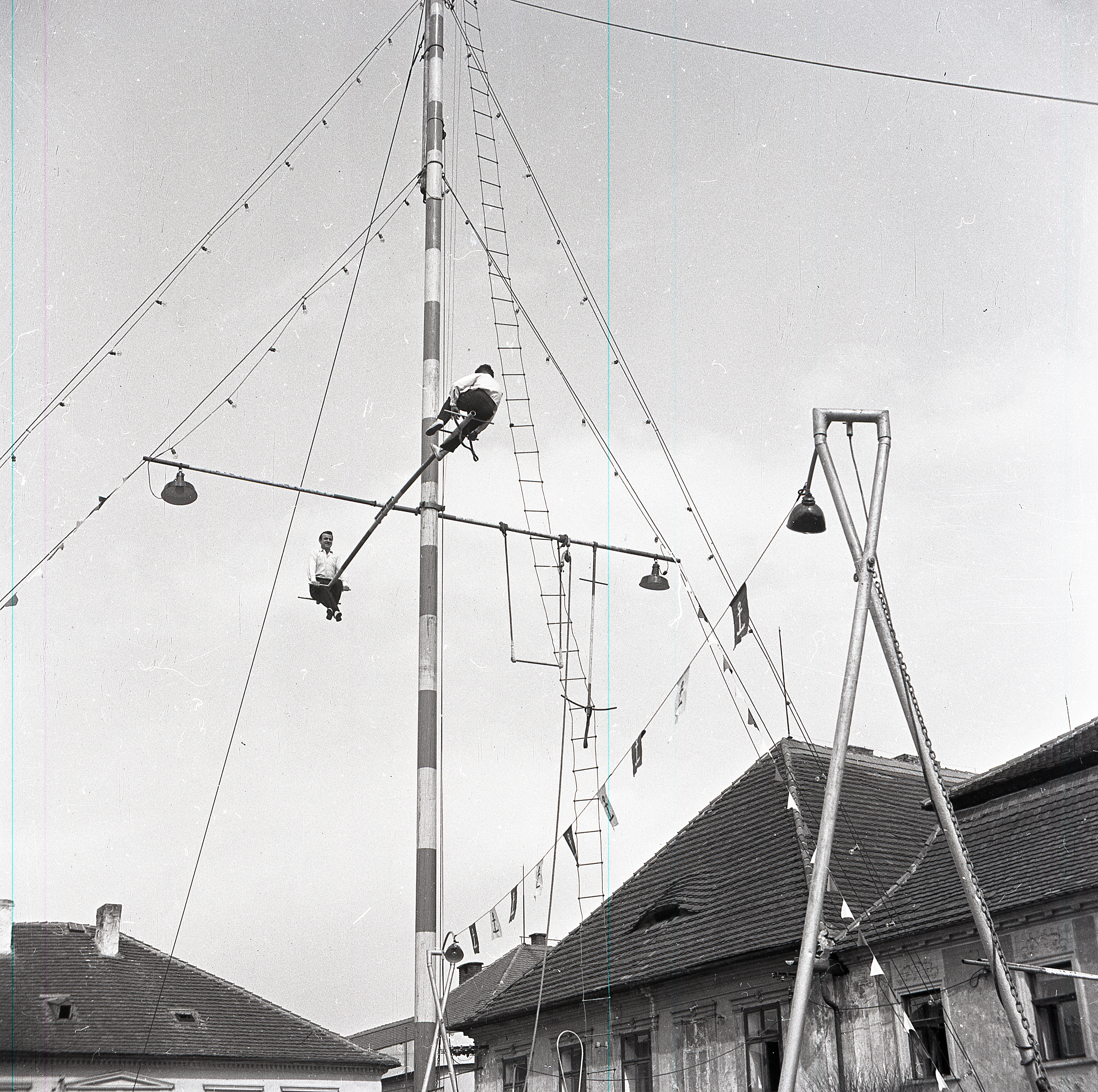 Náhledový obrázek Artisté na náměstí - 1