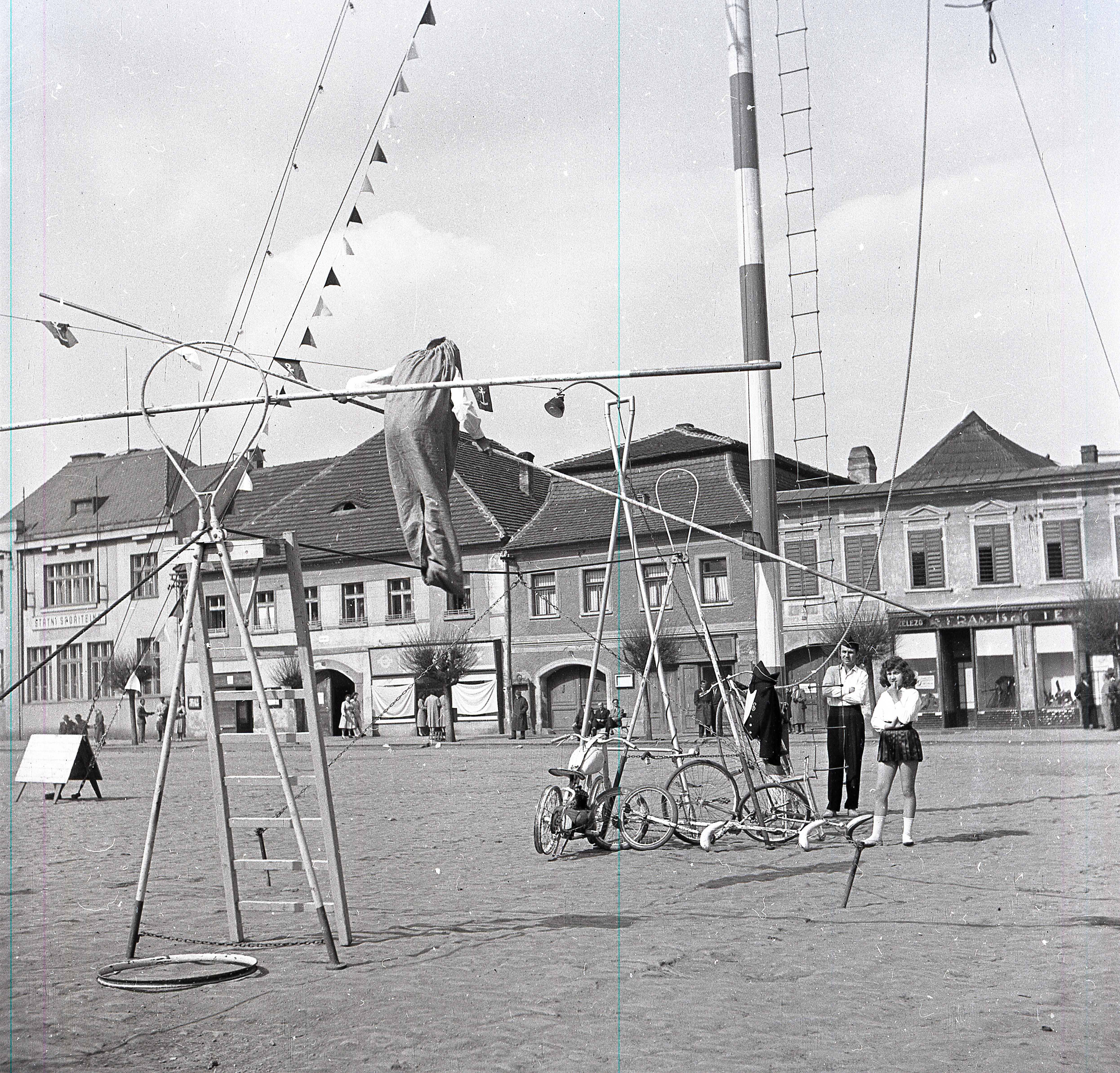 Náhledový obrázek Artisté na náměstí - 3