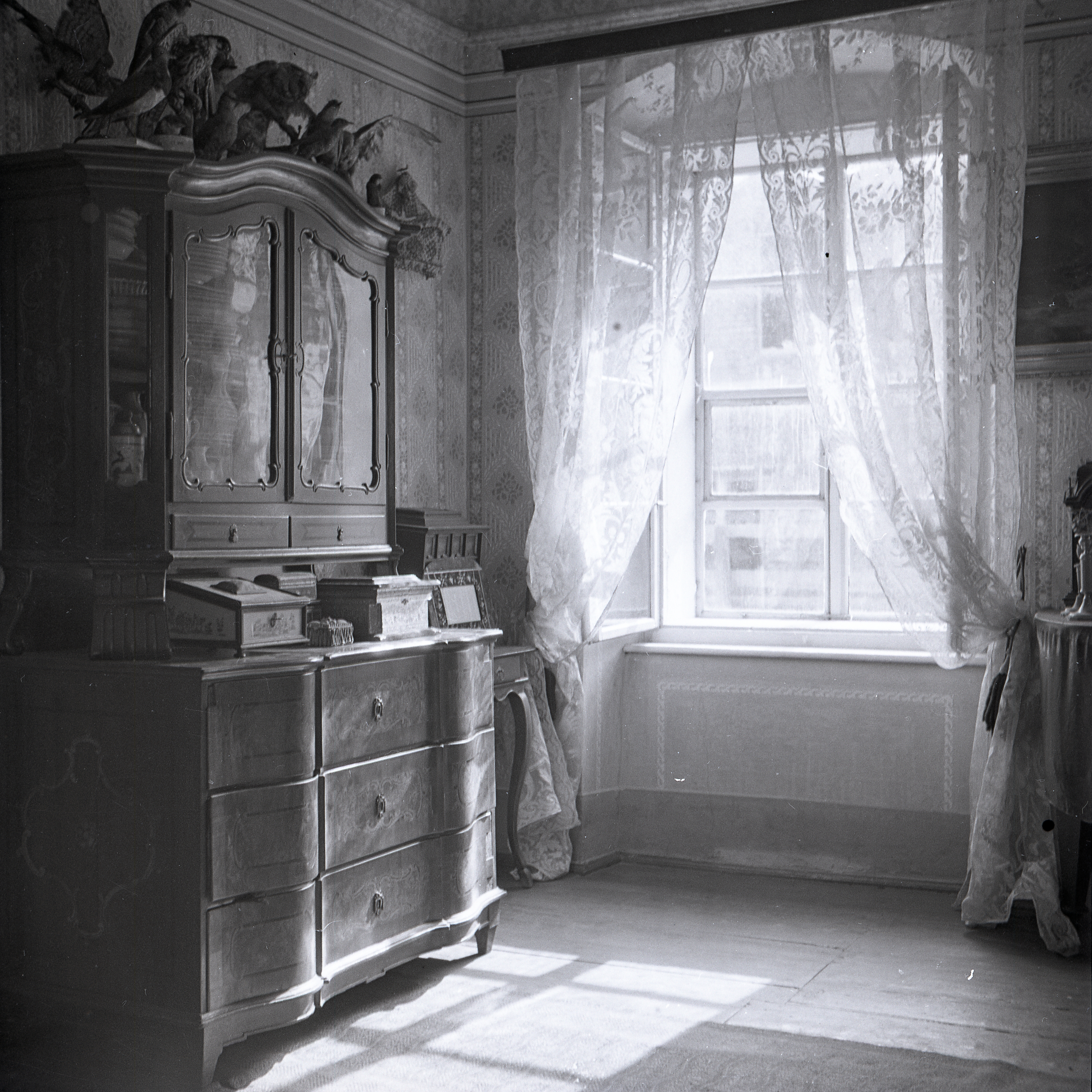 Náhledový obrázek Expozice muzea do roku 1948 - selská světnička, salonek - 7