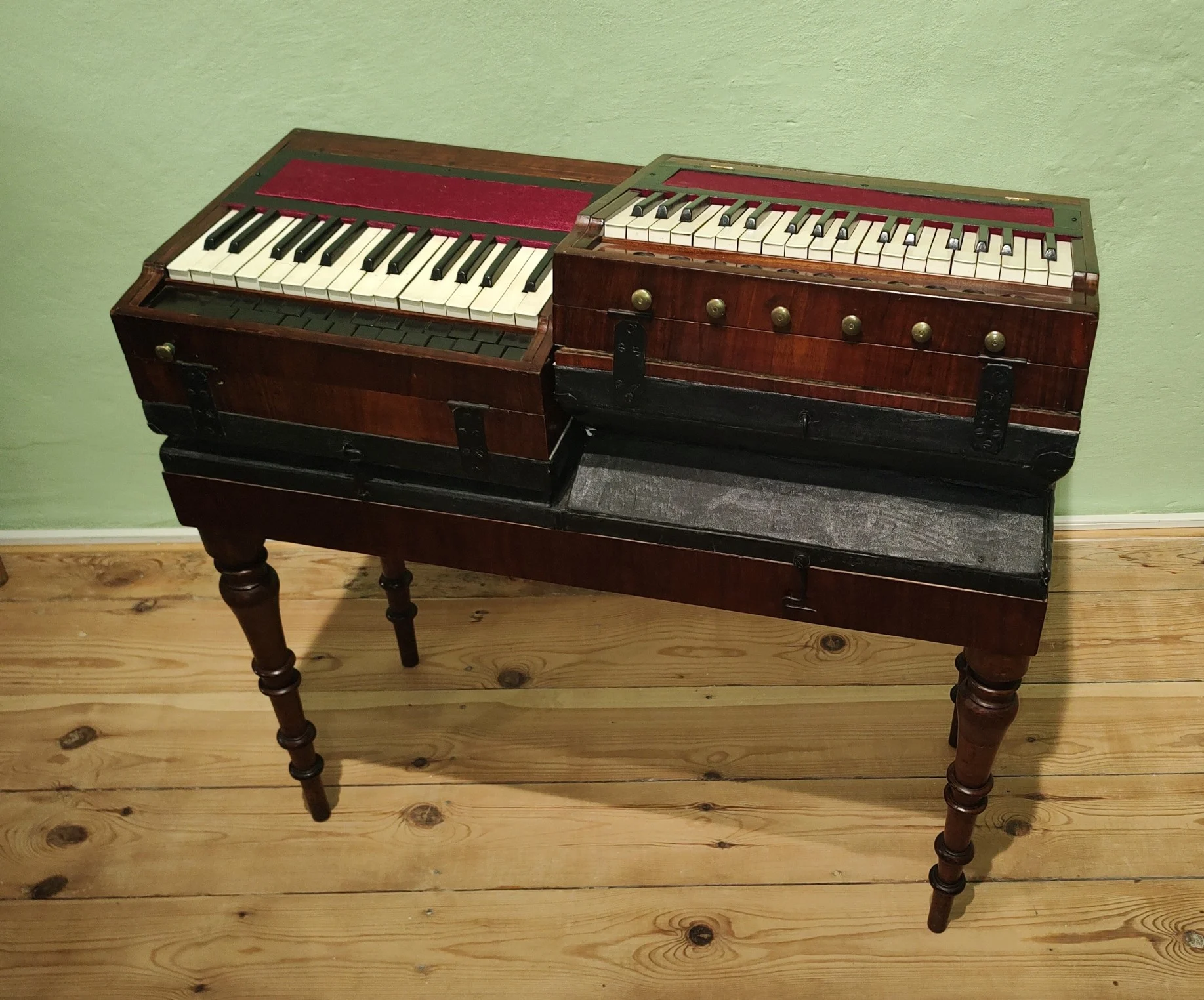 Náhledový obrázek předmětu Přenosné harmonium