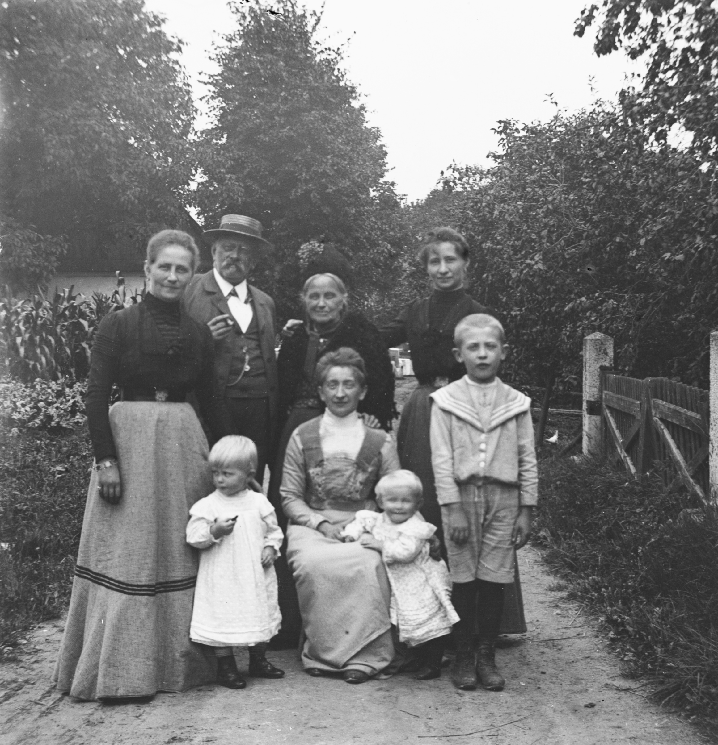 Náhledový obrázek Návštěva z Brna, Supíkovice, srpen 1901 (skleněný stereonegativ) - 1